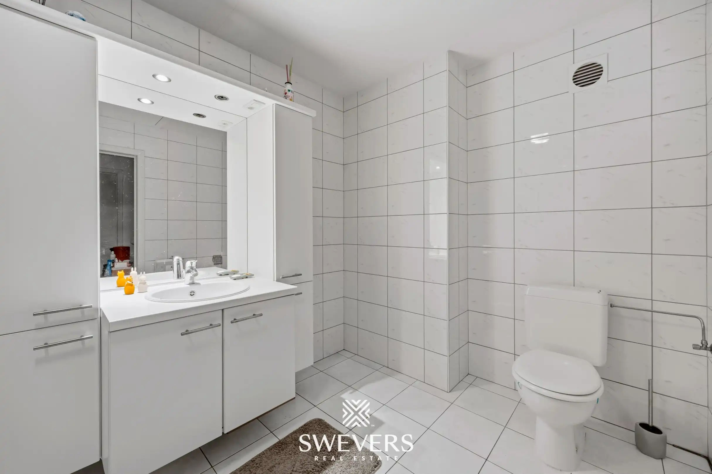 Instapklare duplex met zonnig terras en groen uitzicht in Genk foto 15