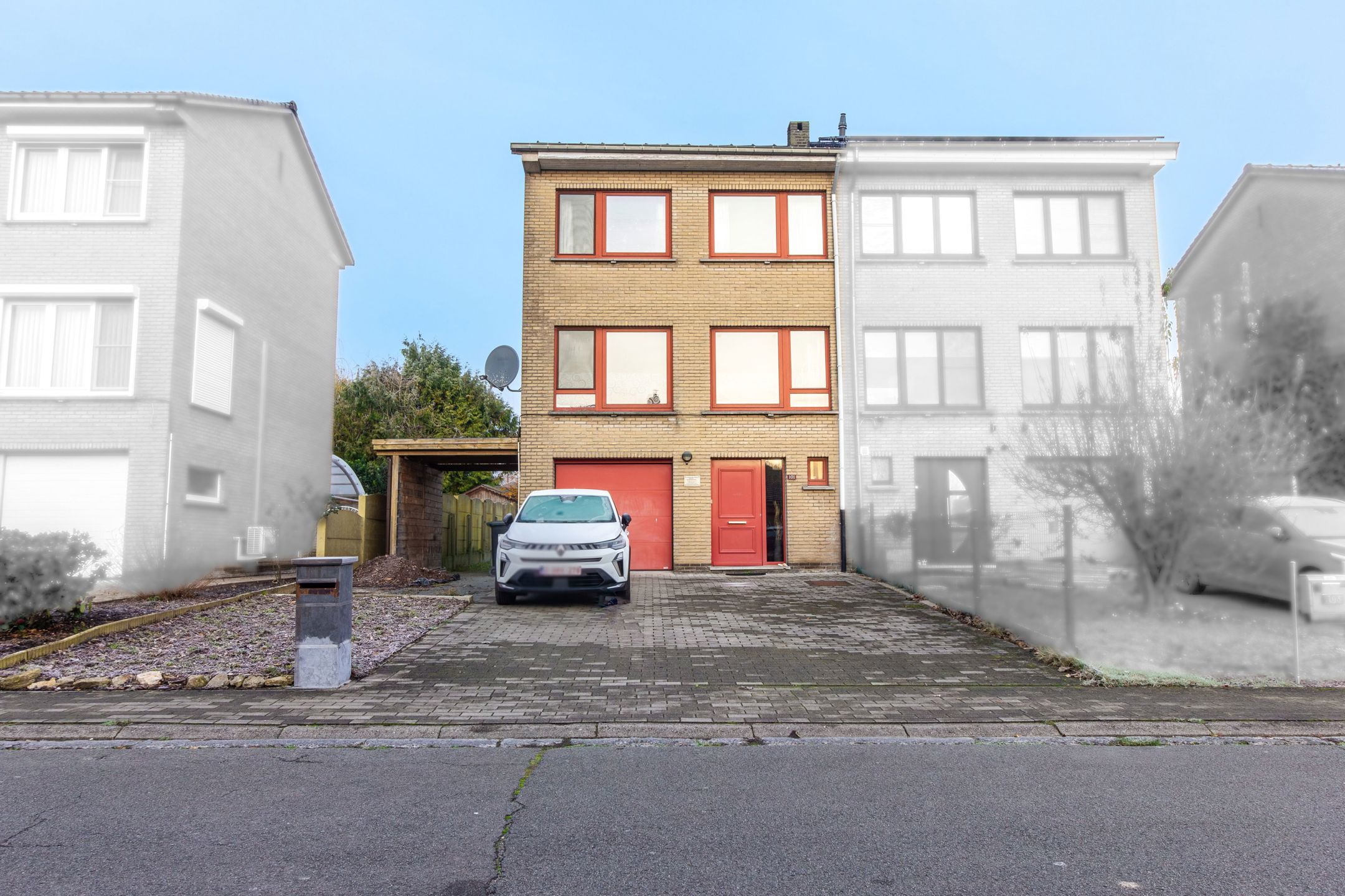 Charmante gezinswoning met potentieel, grote oprit en tuin foto 18