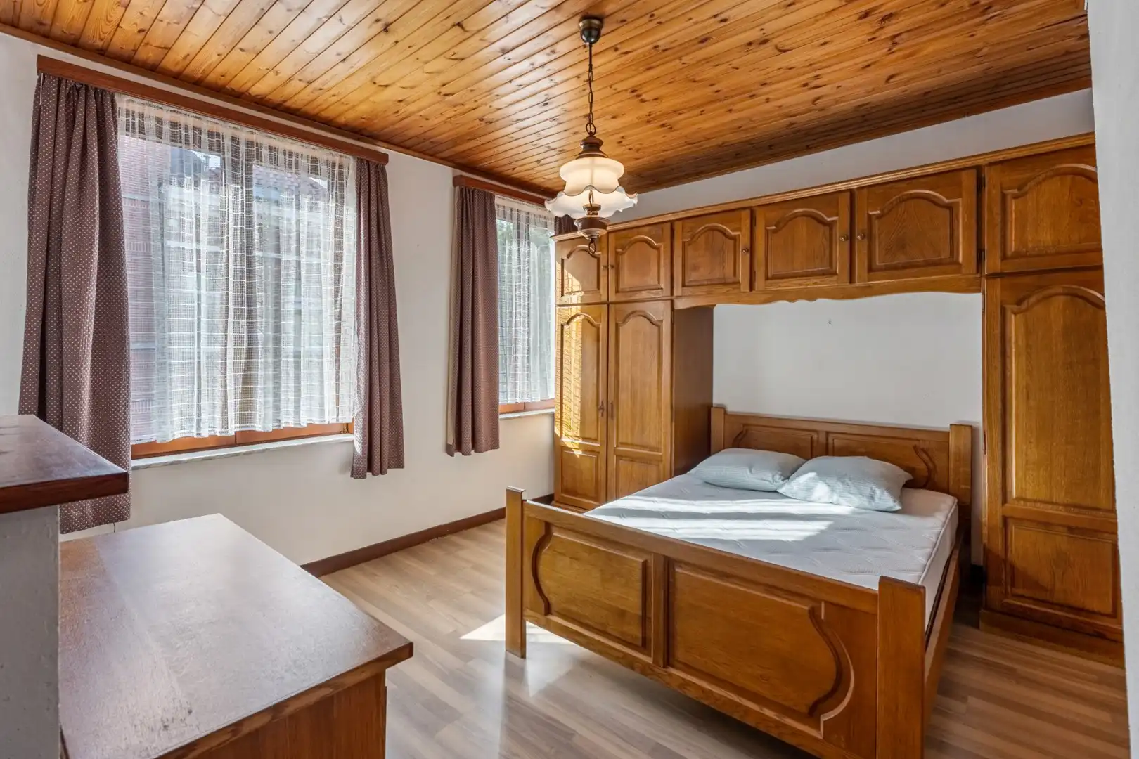 Rijwoning met veel potentieel en authentieke elementen te Evere foto 13