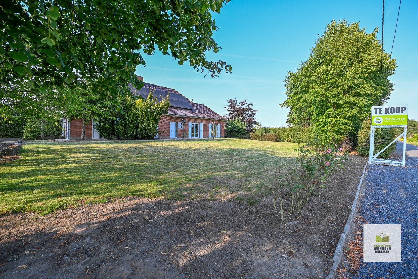 Villa met weide 3.500 m2 en akkerland van 1,4 Ha mét vergunning voor een nieuwe loods van 300 m2  foto 2