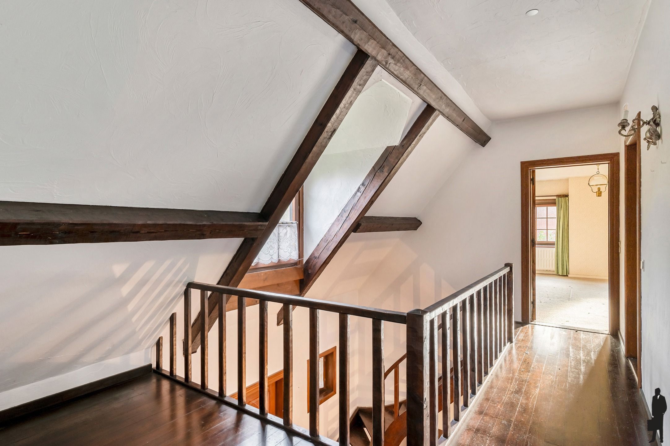 Te renoveren villa, in een bijzonder groene en residentiële omgeving!  foto 19