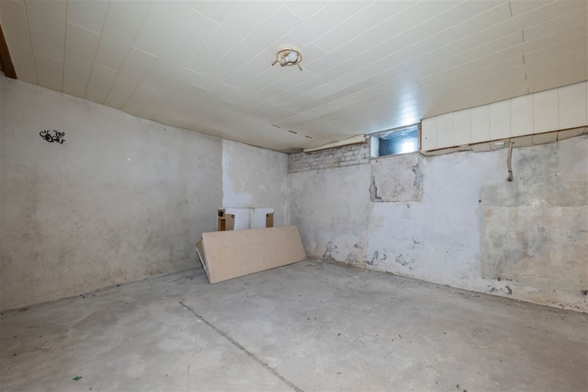 RUIME GEZINSWONIG MET VEEL POTENTIEEL EN EEN RUIME GARAGE IN SINT-TRUIDEN  foto 38