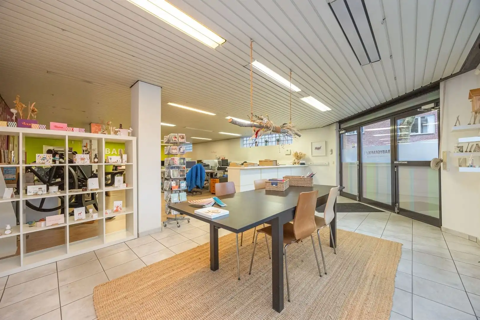 Ruim commercieel gelijkvloers 241m² op toplocatie tegenover AZ Klina foto 6
