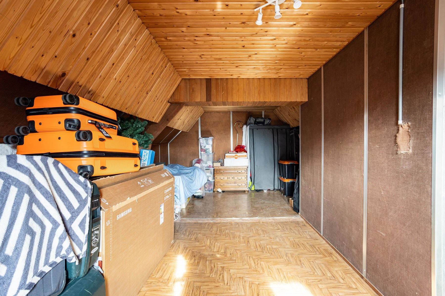 Woning met 3 garages en mogelijkheid tot verkaveling foto 20