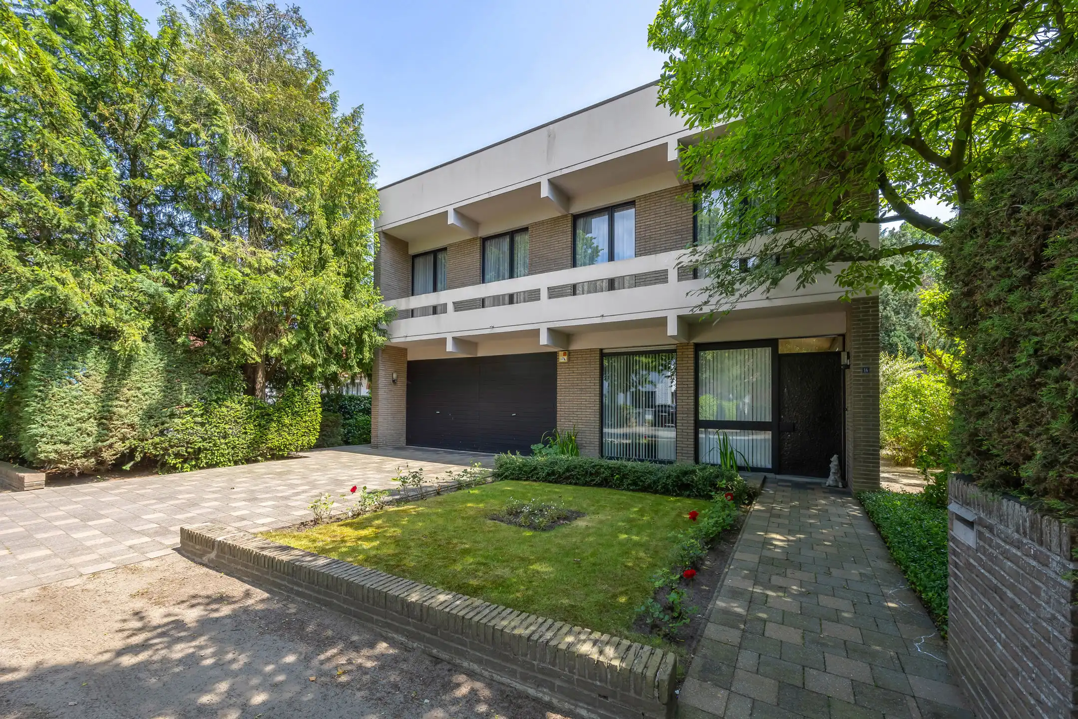 Karaktervolle villa met mooie tuin op toplocatie in Kapellen foto 2
