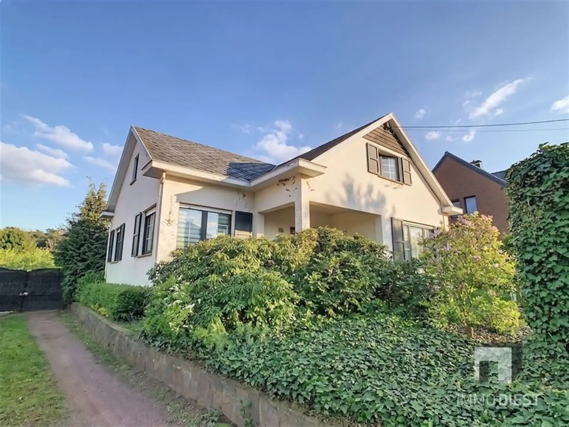 Charmante, op te frissen woning met ruime tuin nabij het centrum van Herselt. foto 2