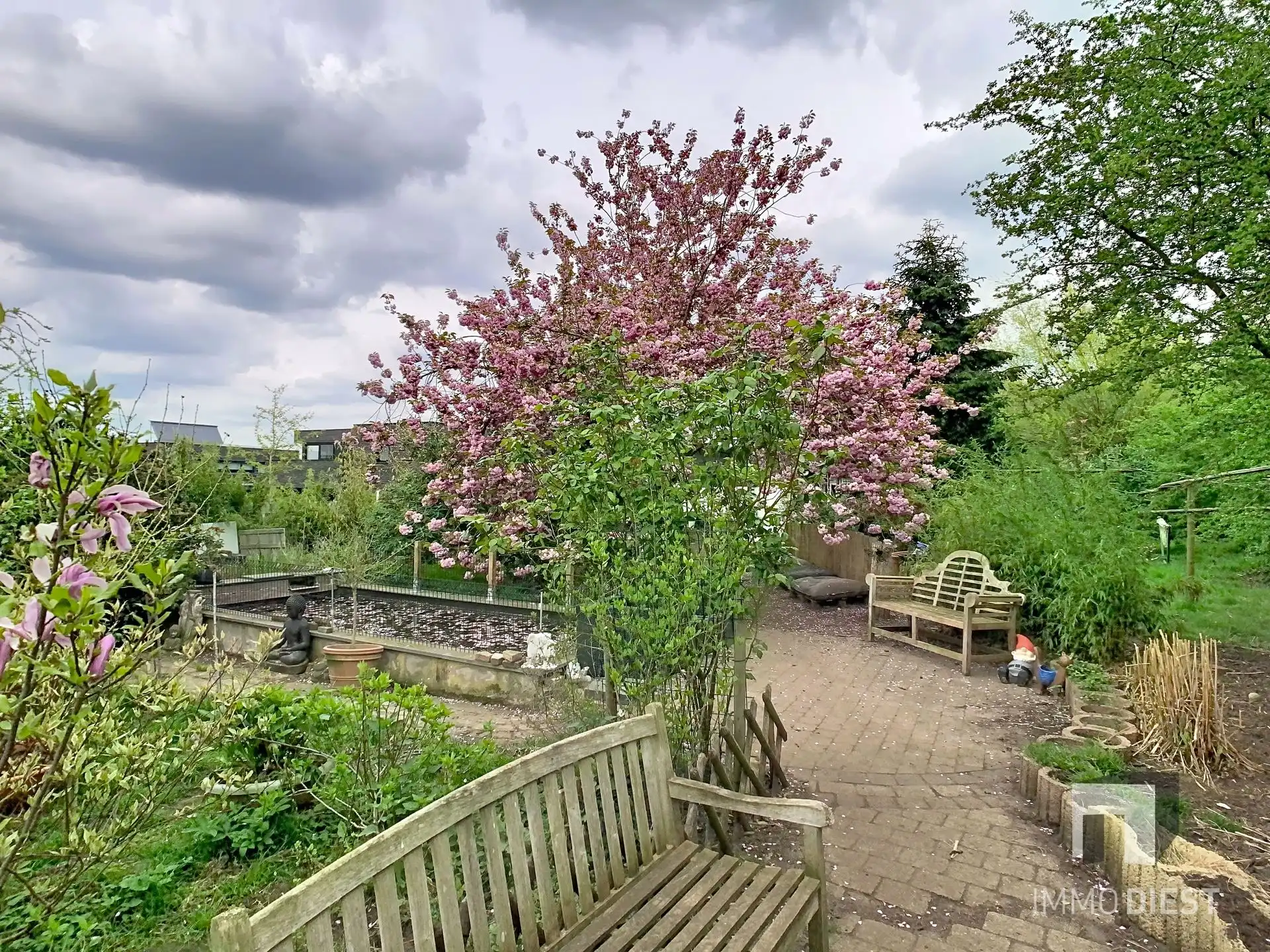 Charmante, op te frissen woning met ruime tuin nabij het centrum van Herselt. foto 2