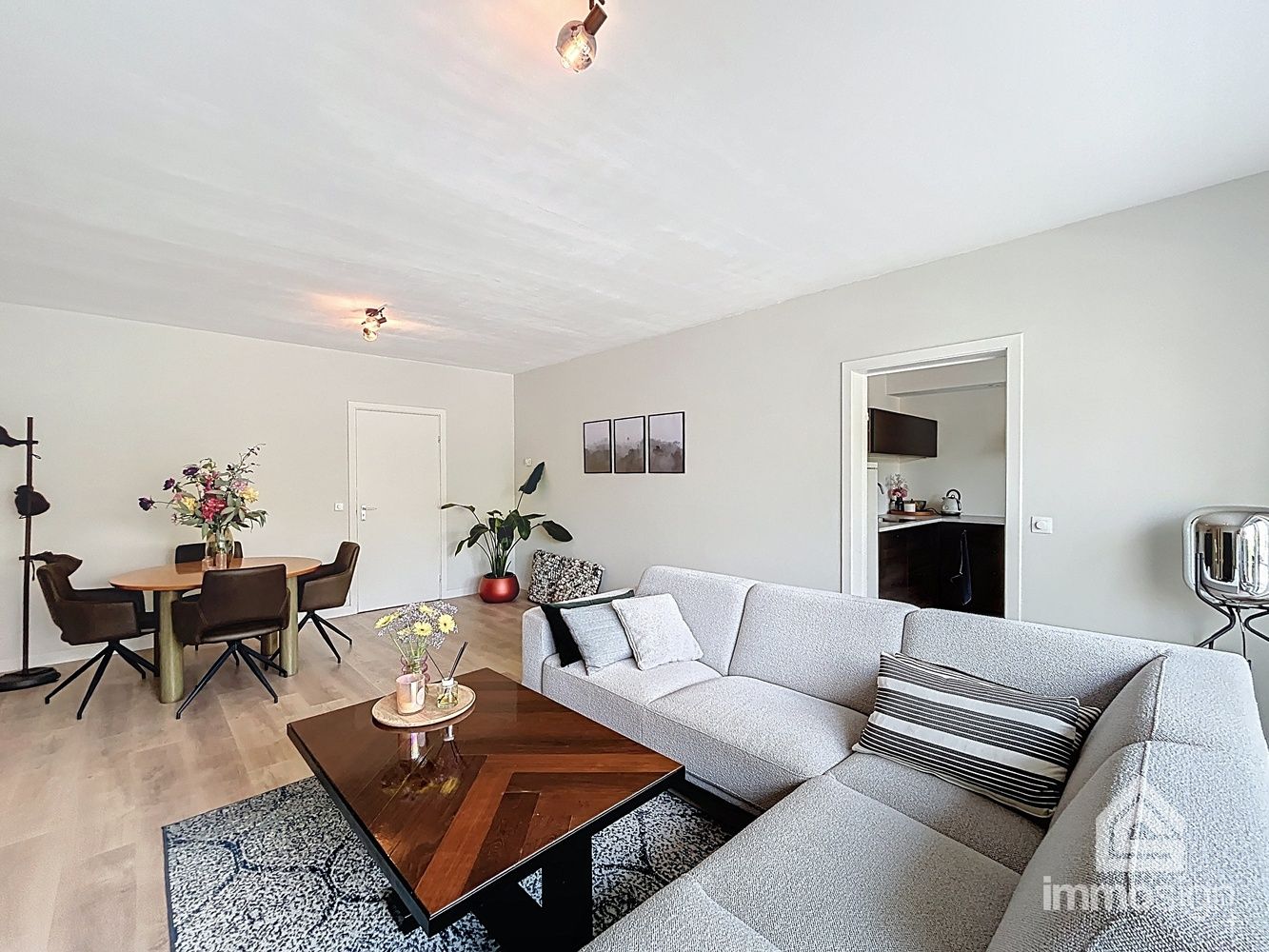 Instapklaar appartement met vernieuwd interieur, 3 slaapkamers en garage in hartje Hamont foto 8