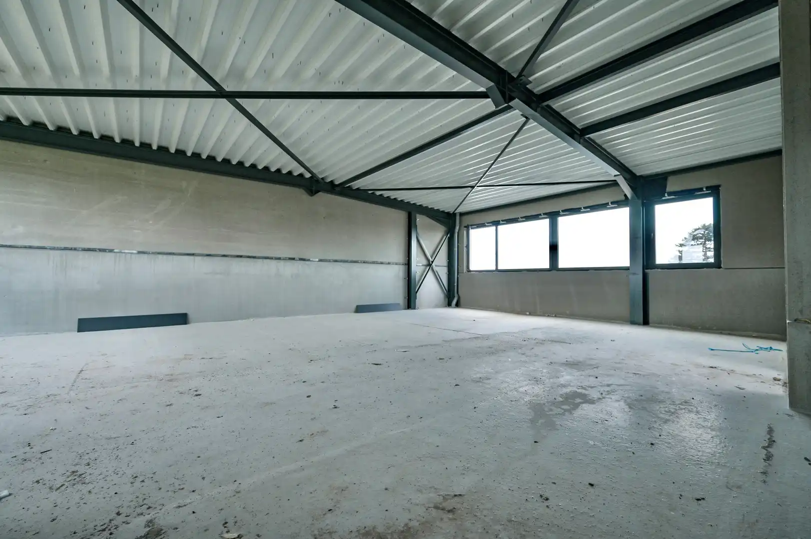 Casco KMO-unit met kantoor, autostaanplaats op toplocatie foto 4