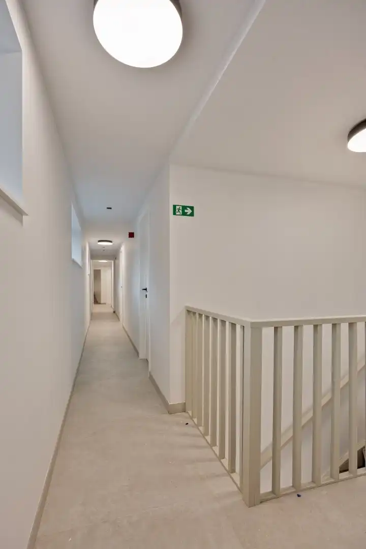 Volledig gerenoveerde en gemeubelde studentenkamers met privé-sanitair.  foto 12