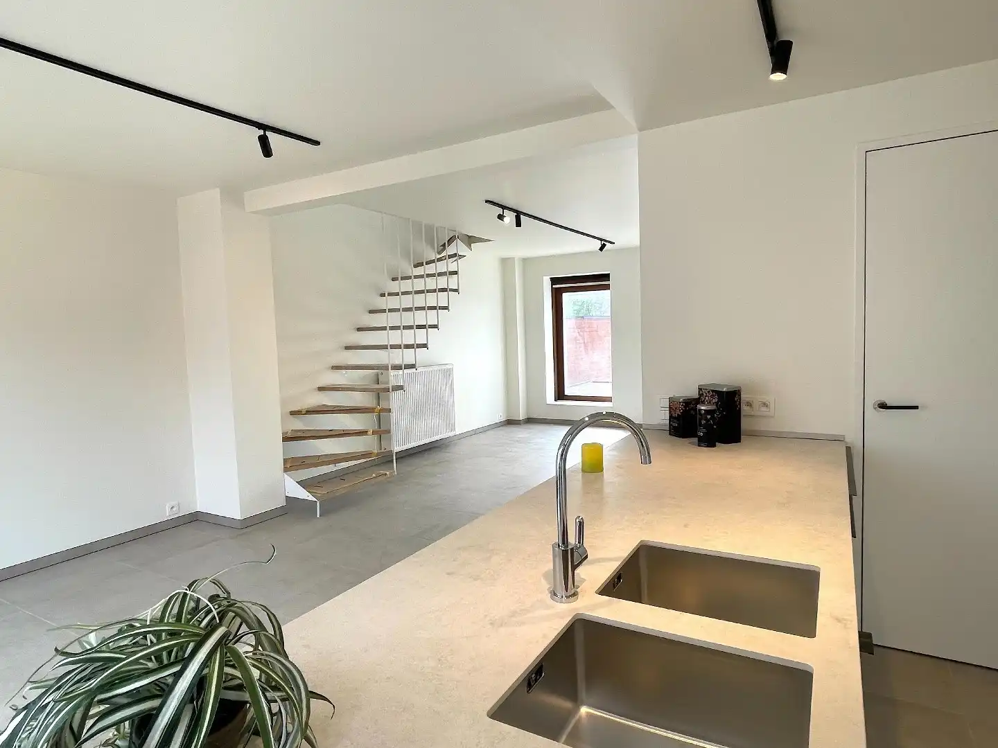 Prachtig, lichtrijk duplex-appartement in hartje Wevelgem!  foto 9