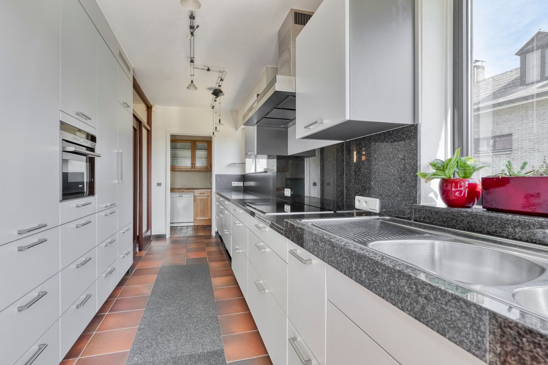 Architecturale parel met 3slaapkamers en garage op 14a 42ca! foto 11