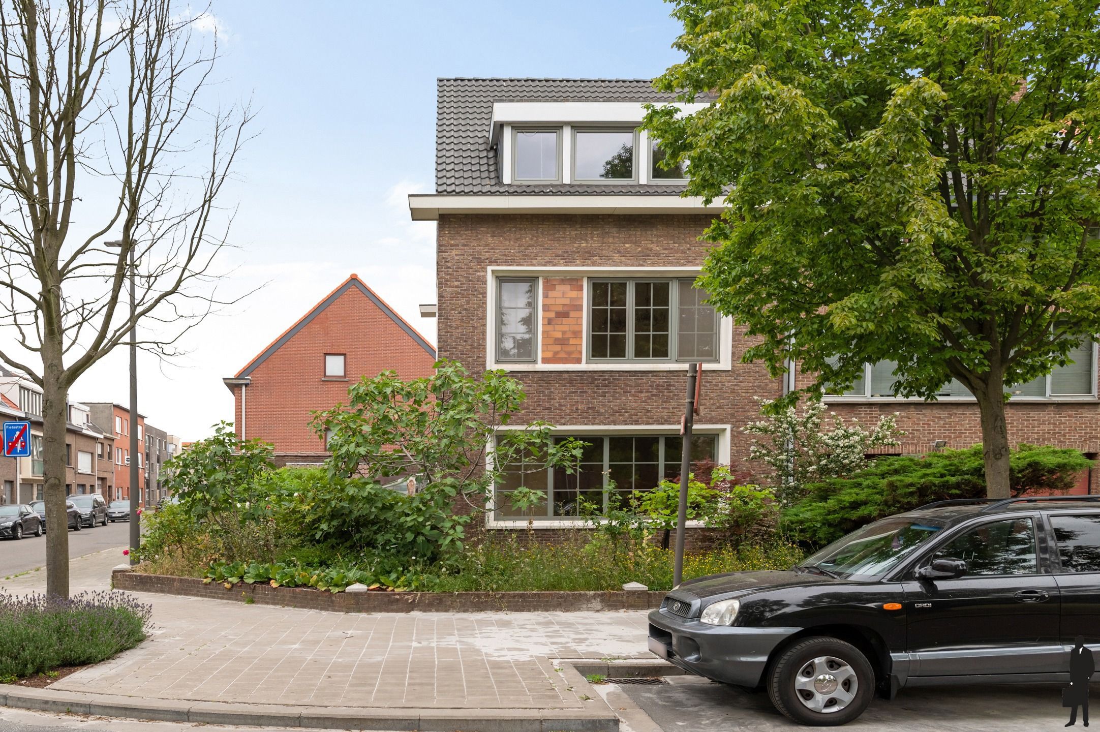 Lichte woning met tuin, garage en 4 slaapkamers foto 2