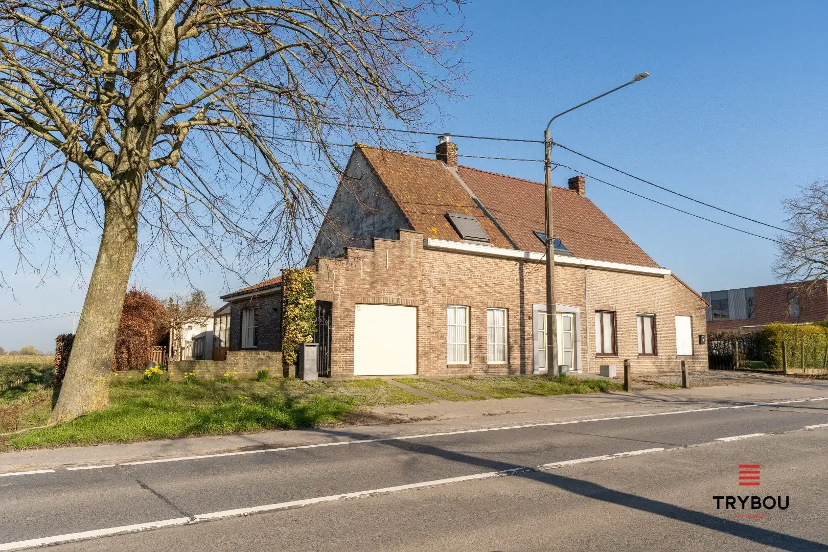 Landelijk gelegen woning met verzorgde tuin foto {{pictureIndex}}