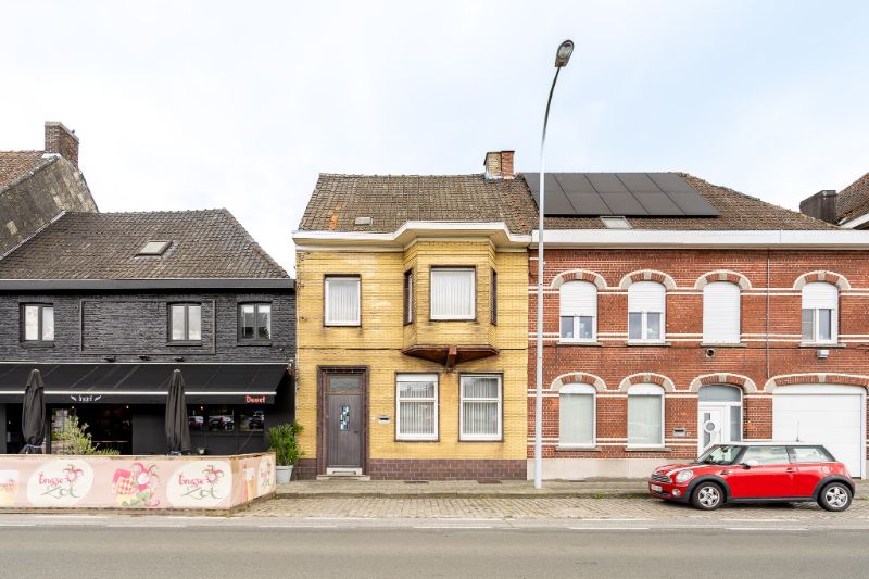 Hoofdfoto van de publicatie: Ruime woning met veel potentieel in centrum Ingelmunster