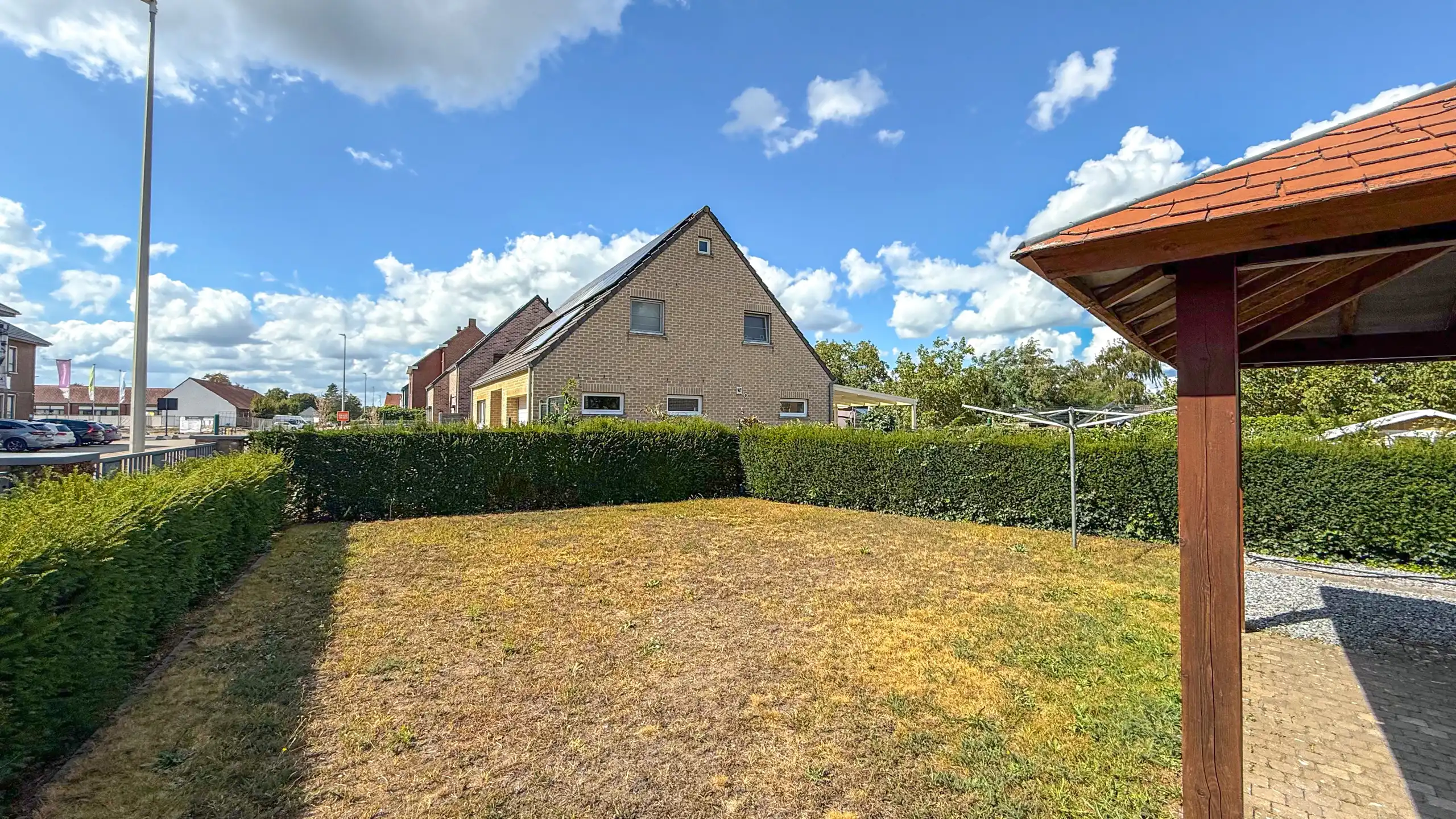 Ruime gezinswoning met 4 slpk, zonnepanelen en grote tuin! foto 53