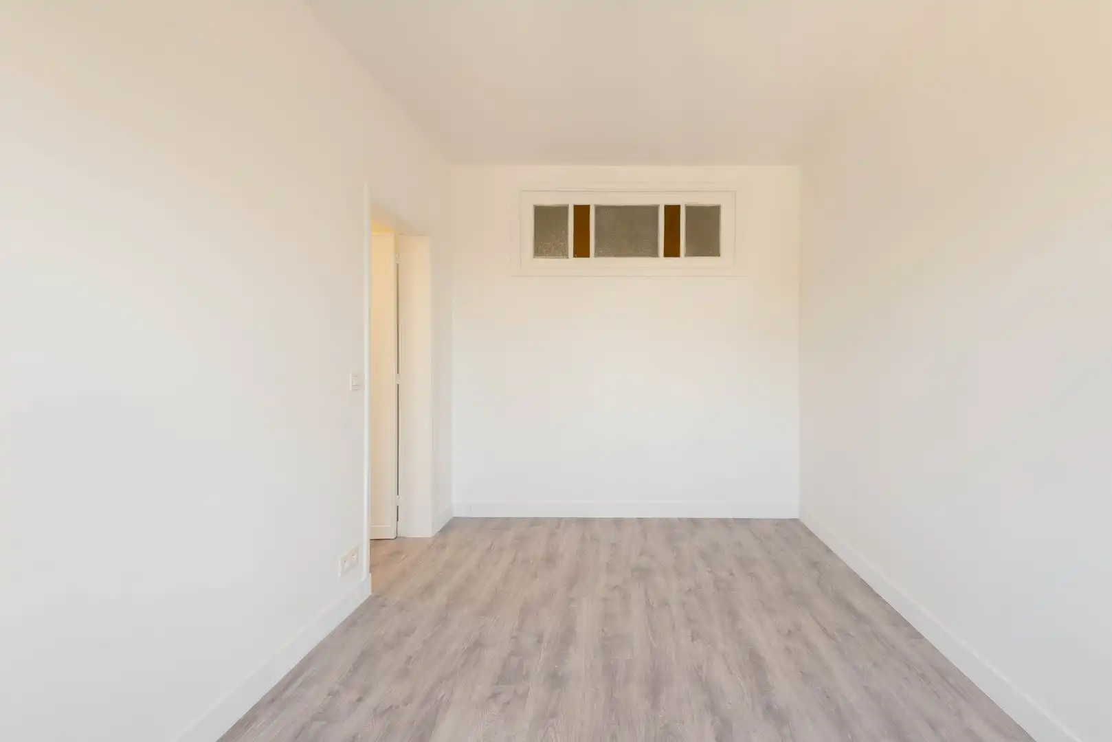 Instapklaar en ruim appartement in het hart van Ekeren! foto 12