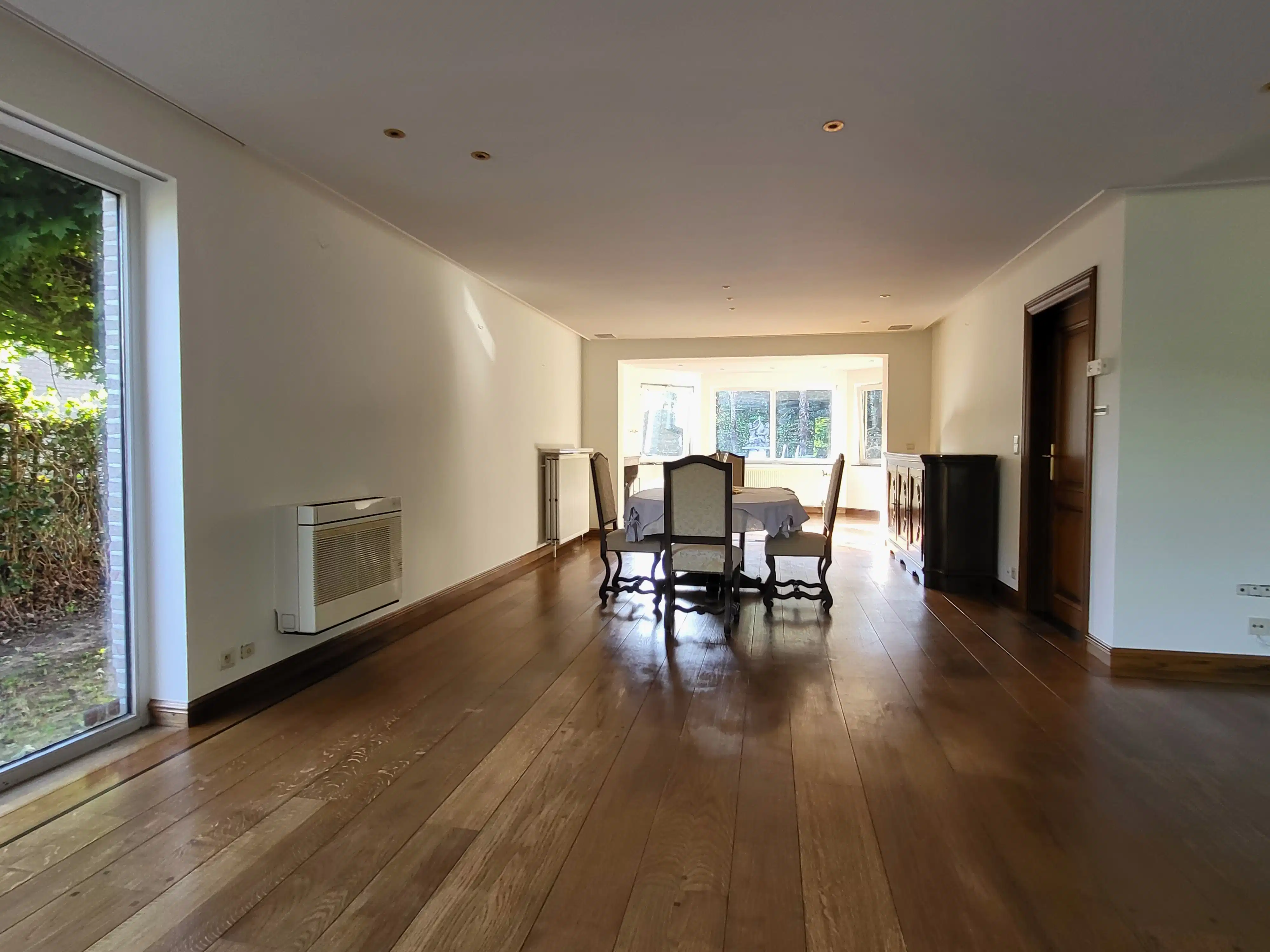 Exclusieve villa in pittoresk Roborst met vrij uitzicht op een bosgebied, zwembad en 4 garages.  foto 17