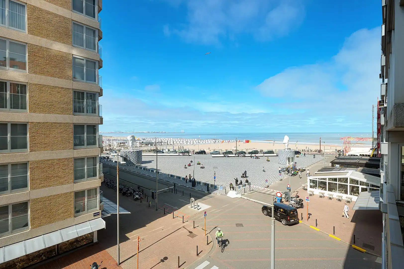 Prachtig zonnig gerenoveerd appartement met zeezicht. foto {{pictureIndex}}