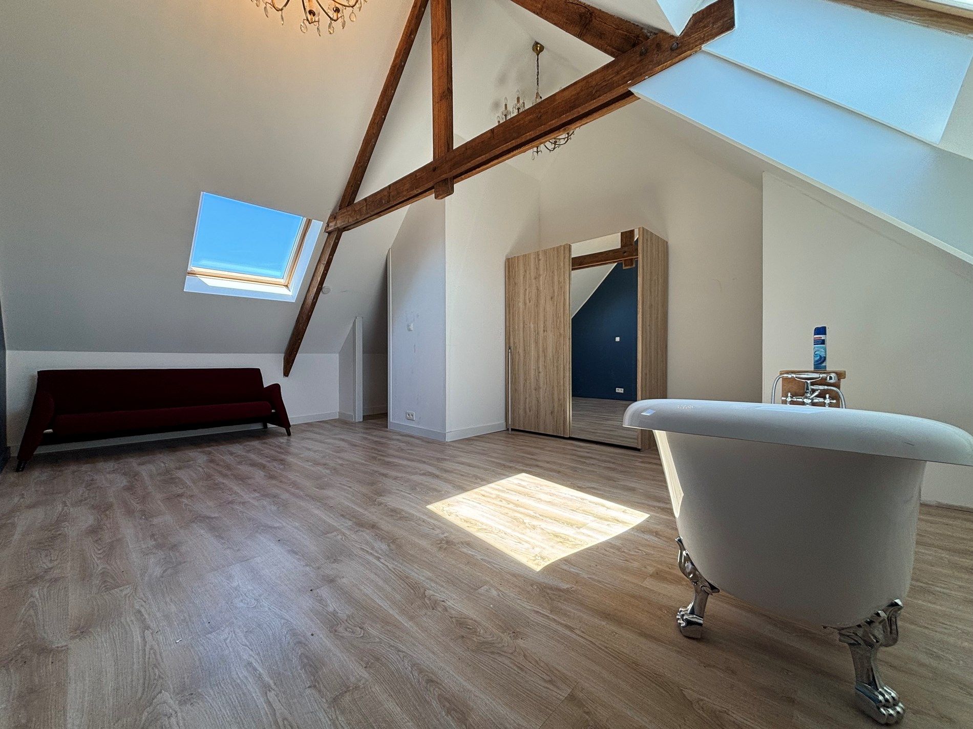 Charmante instapklare woning in Deerlijk! foto 14