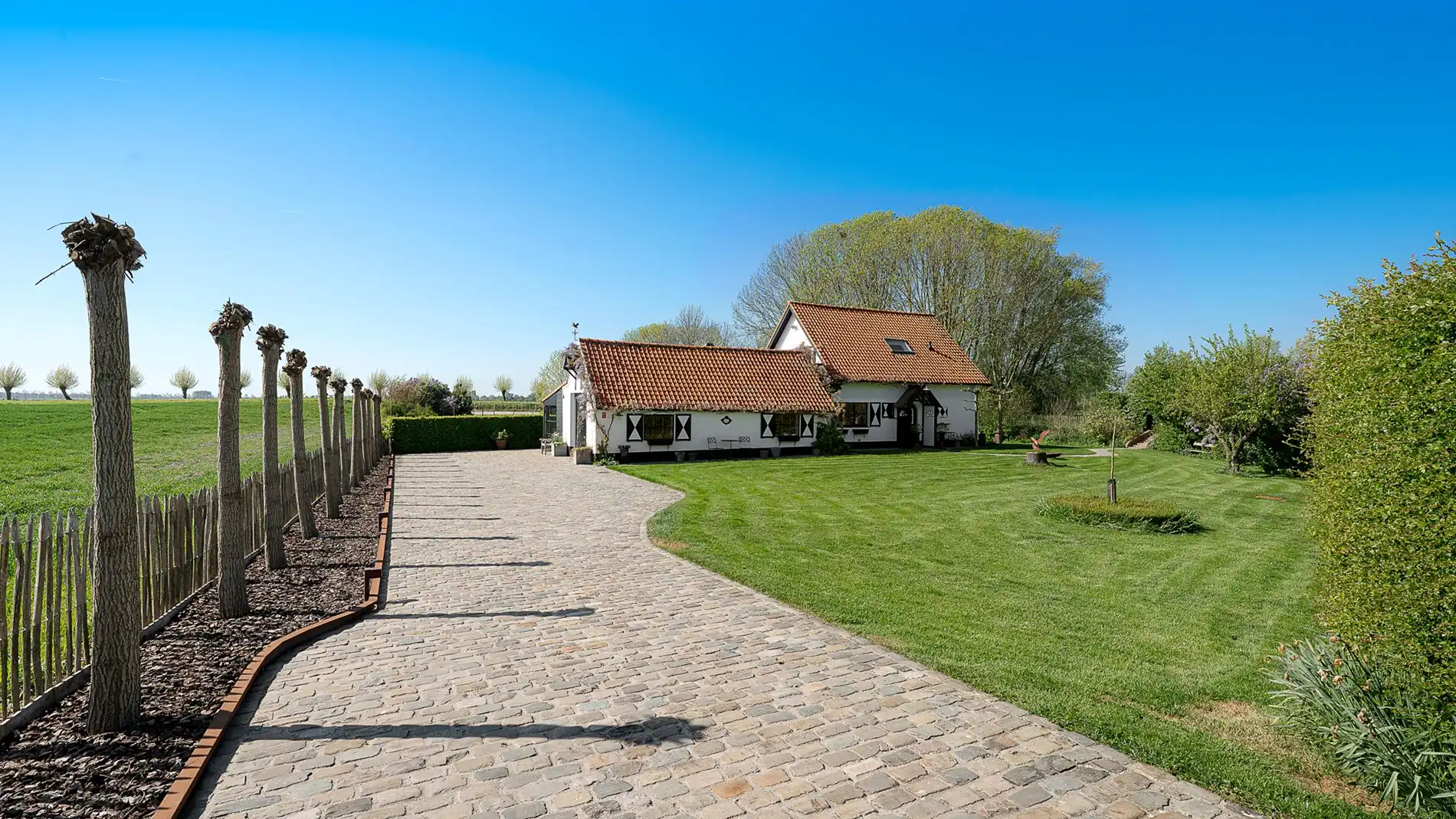 Prachtig gerenoveerd landhuis met open zicht op de velden  foto 2