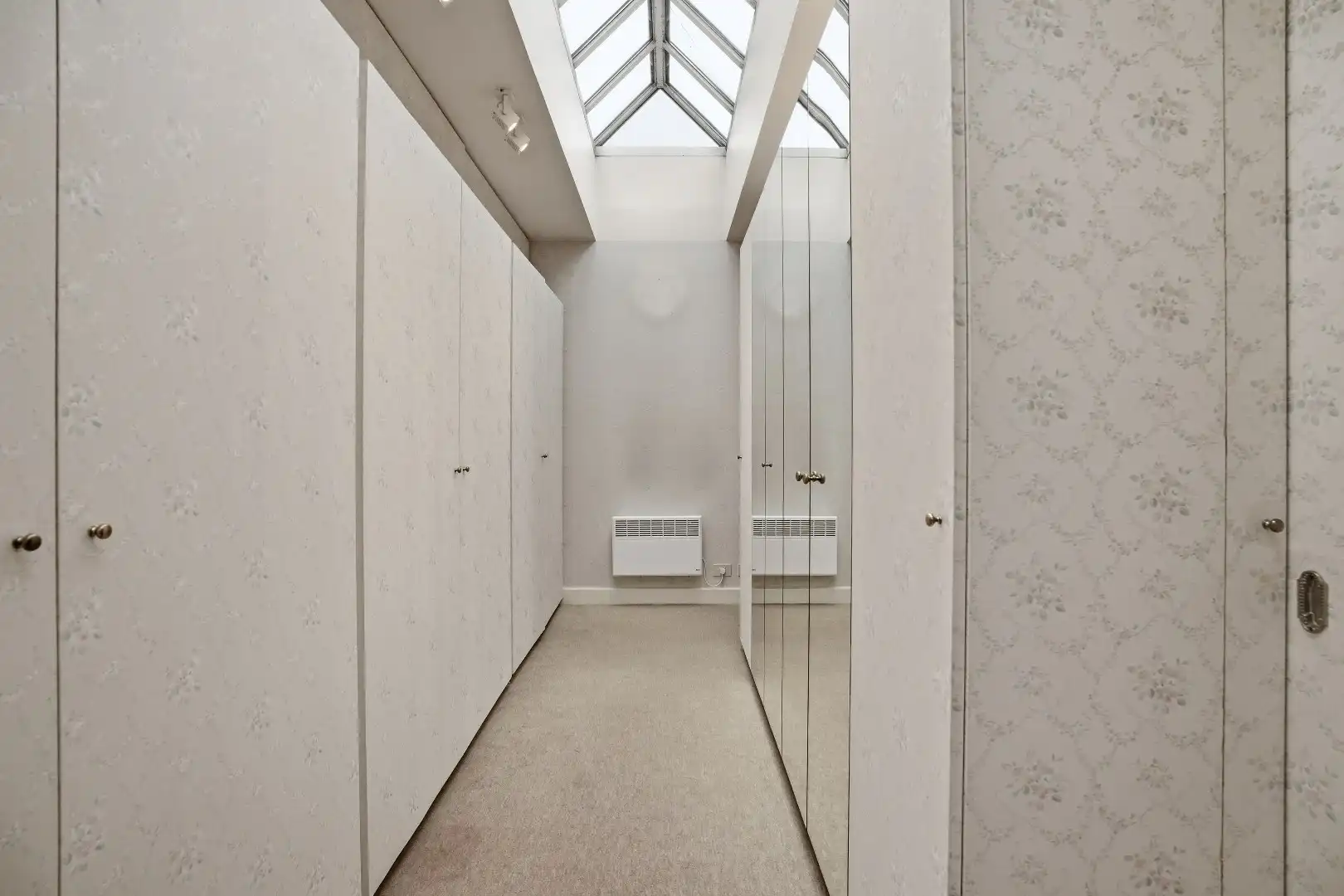 Statige woning te koop in centrum Stasegem, onder de kerktoren op 1000 m² grond, afgewerkt met authentieke en kwaliteitsvolle materialen. foto 19