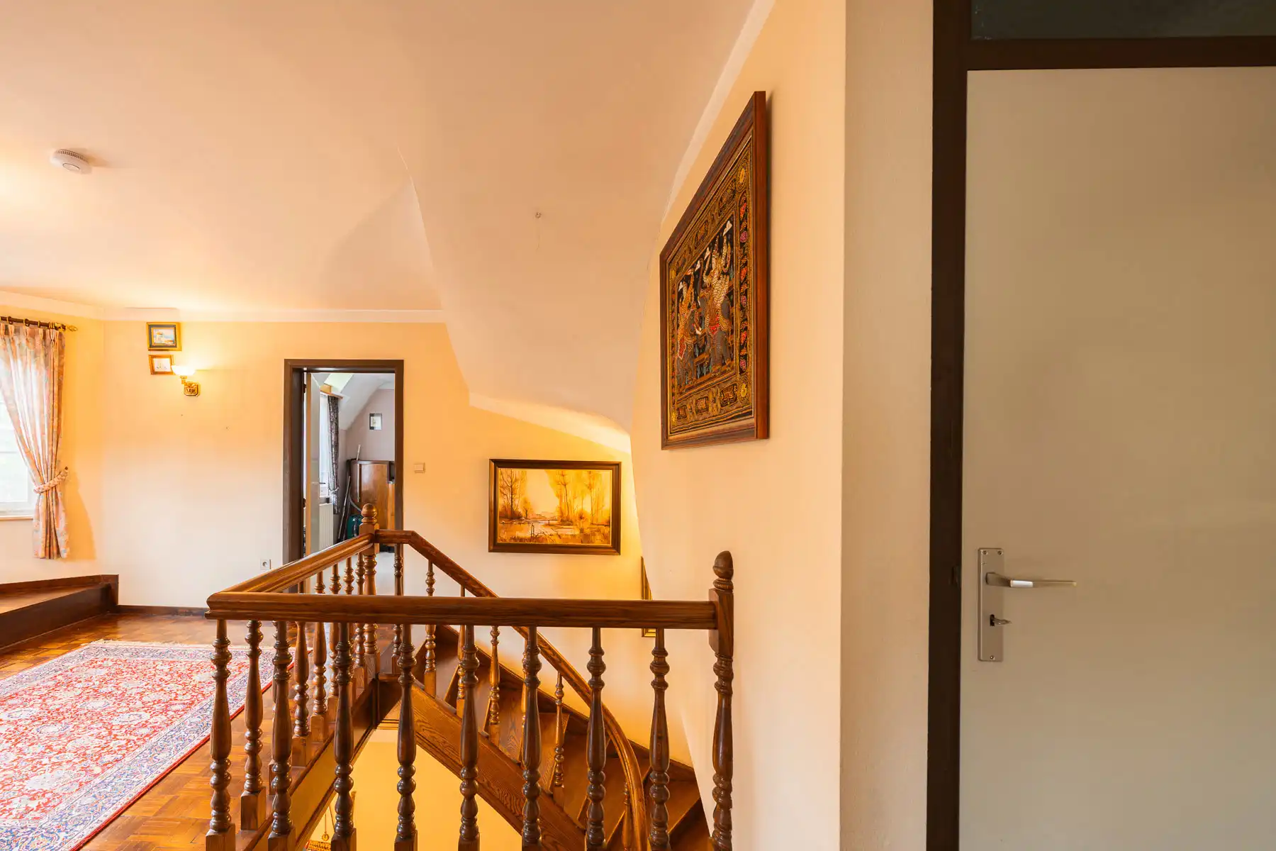Statige villa met uitzonderlijk veel ruimte en potentieel  foto 20