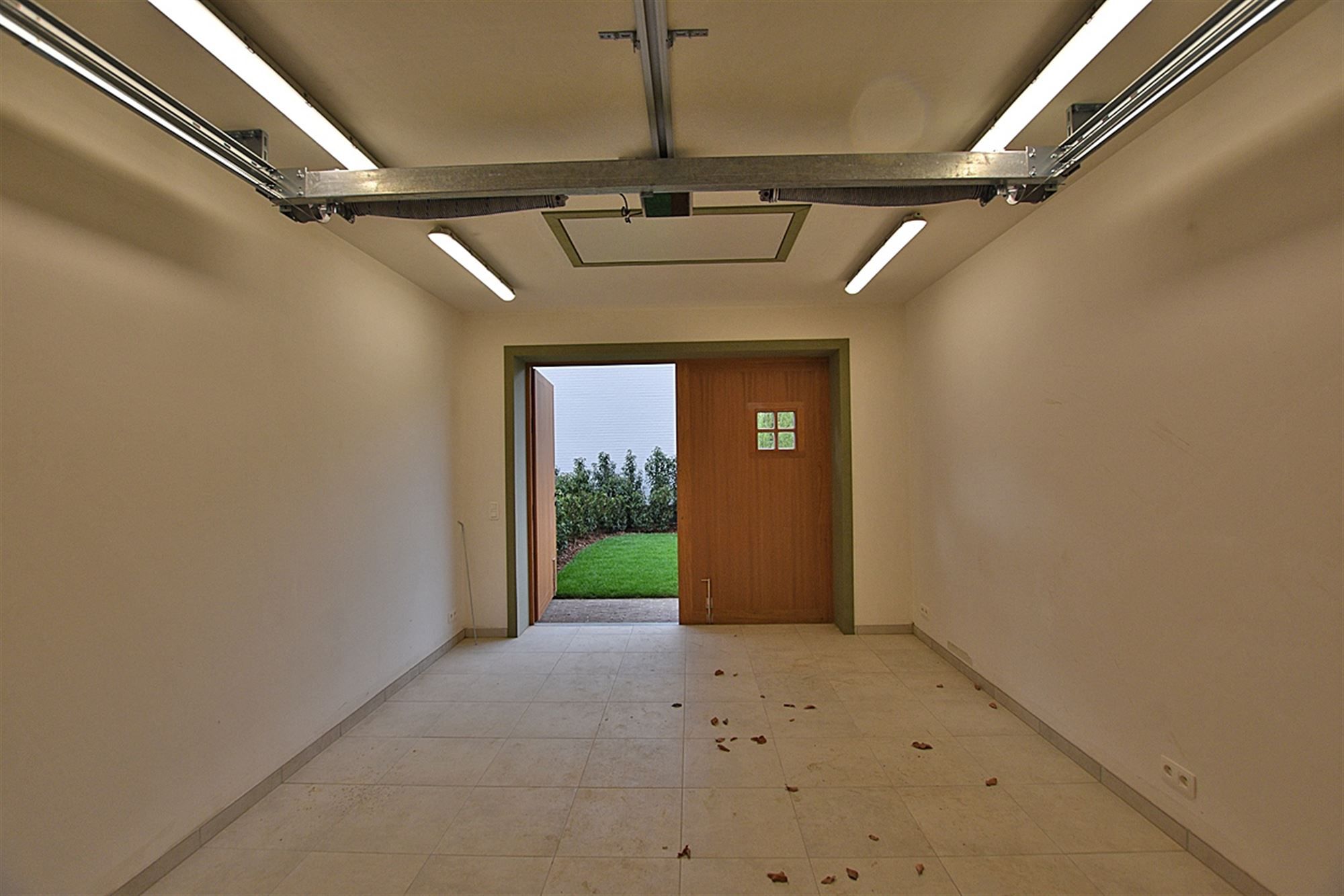 Charmante halfopen DORPSWONING met 3 SLAAPKAMERS, GARAGE, TUIN & ZONNIG TERRAS foto 11