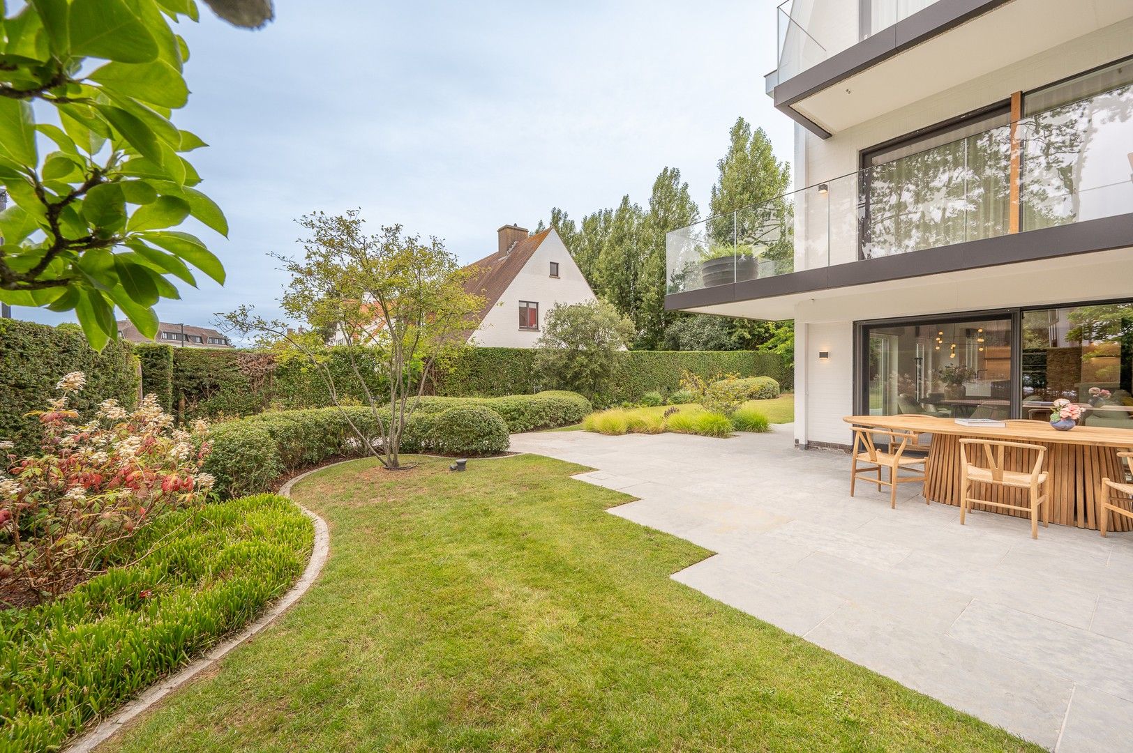 Magnifiek tuinappartement met tuin op het zuid-westen, rustig gelegen in het Zoute. foto 5