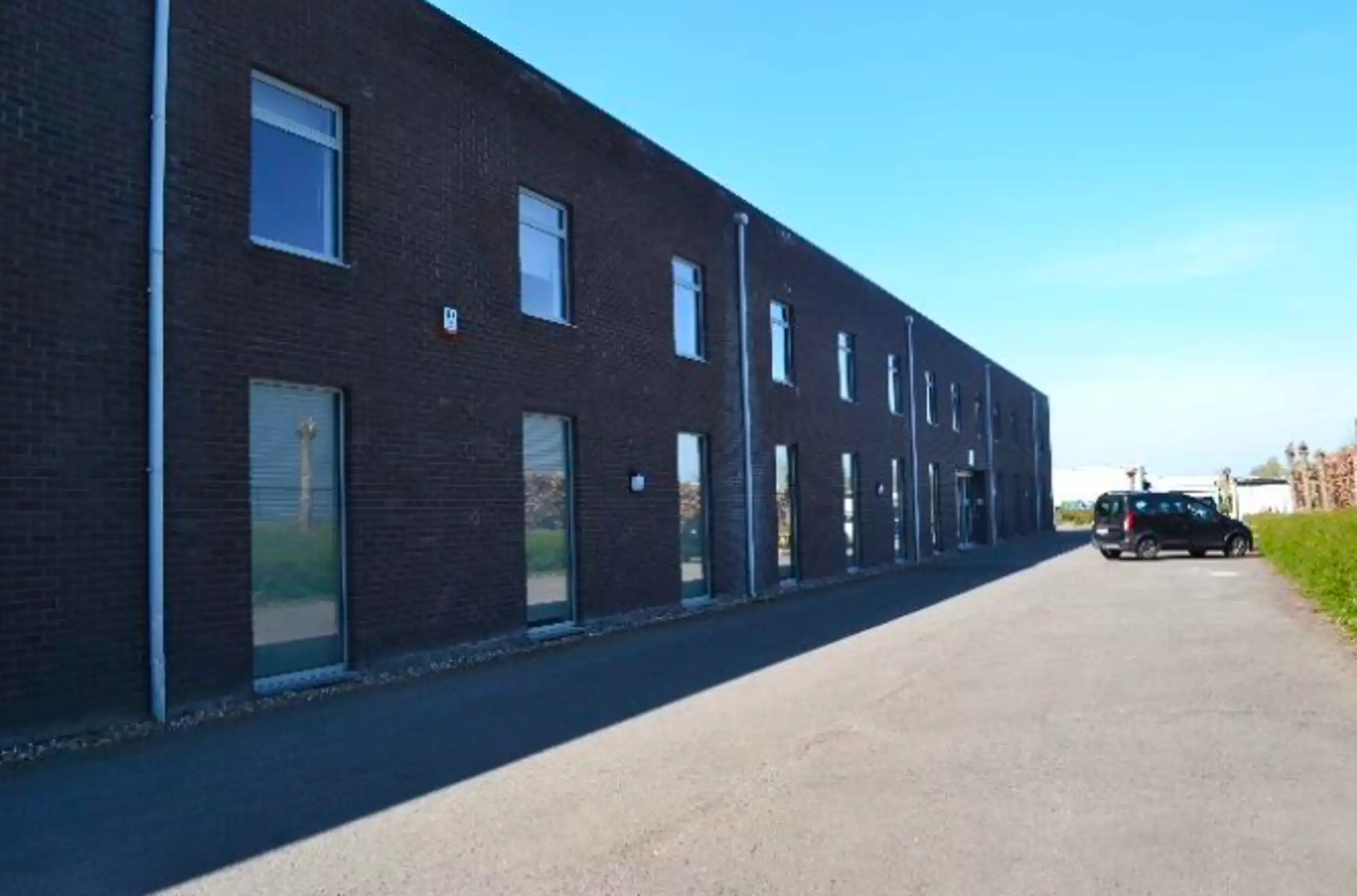 TE HUUR Kantoorruimten 8-11 foto {{pictureIndex}}