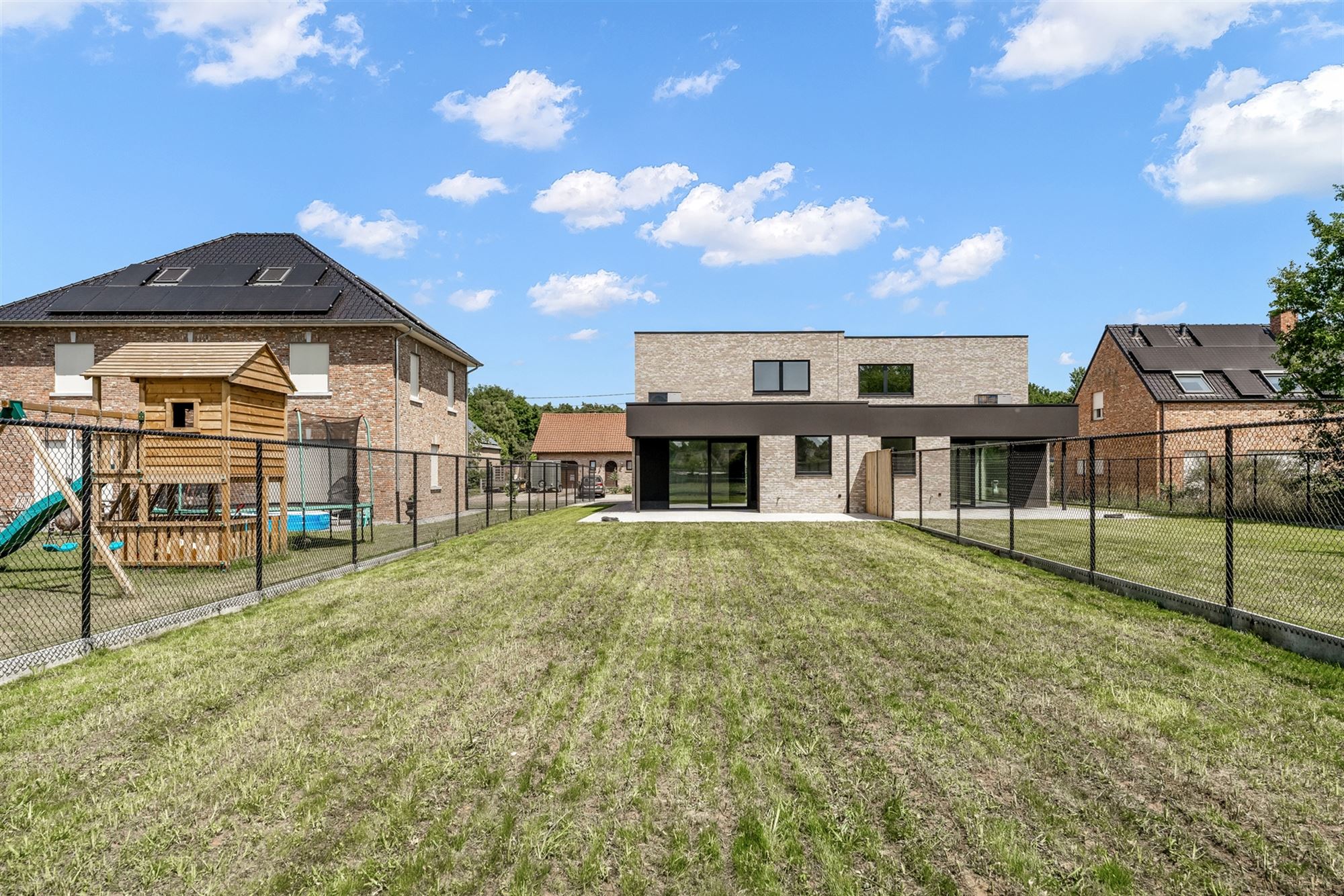 NIEUWBOUWWONING OP UITERST RUSTIGE DOCH CENTRAAL GELEGEN PERCEEL VAN CIRCA 500M² TE BEVERLO foto 15