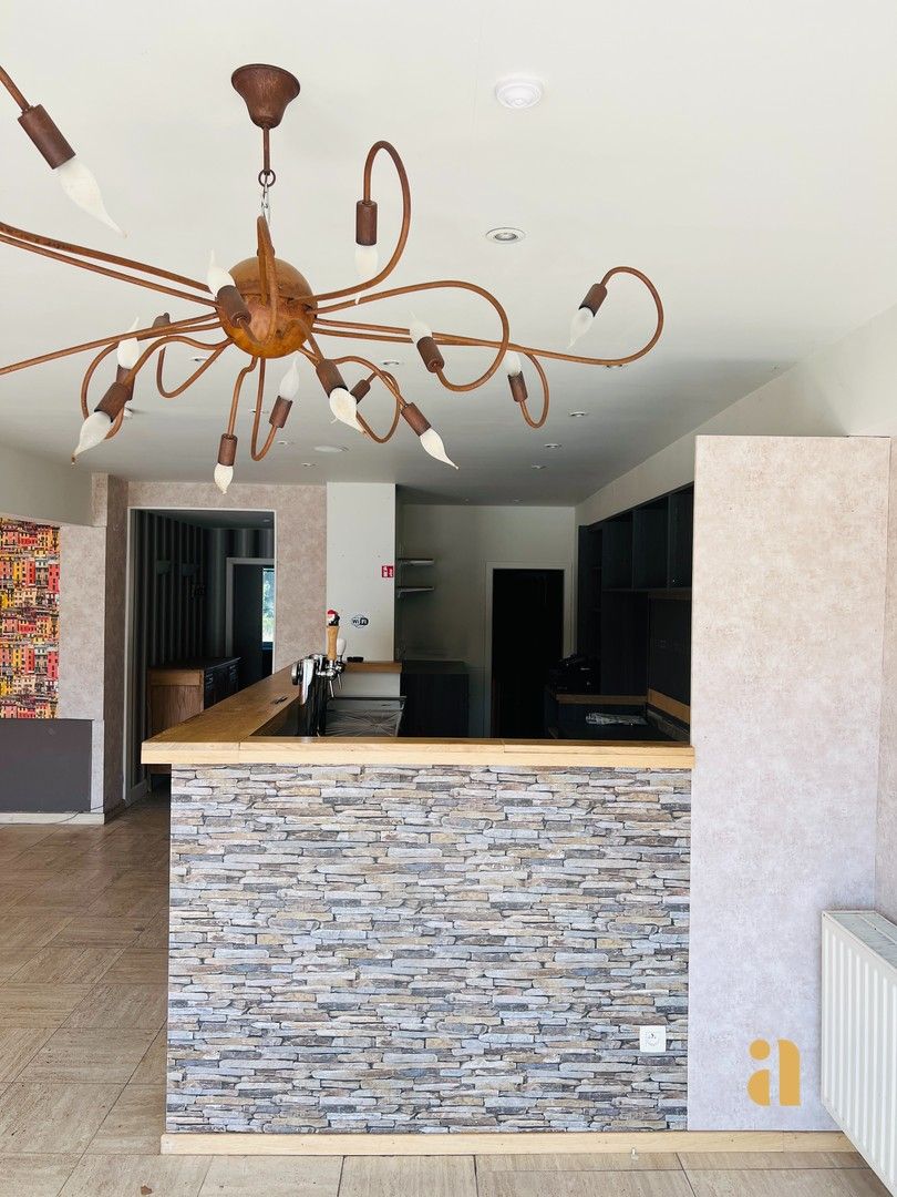 Veelzijdig handelspand van 100m2 met zonnig terras foto 8