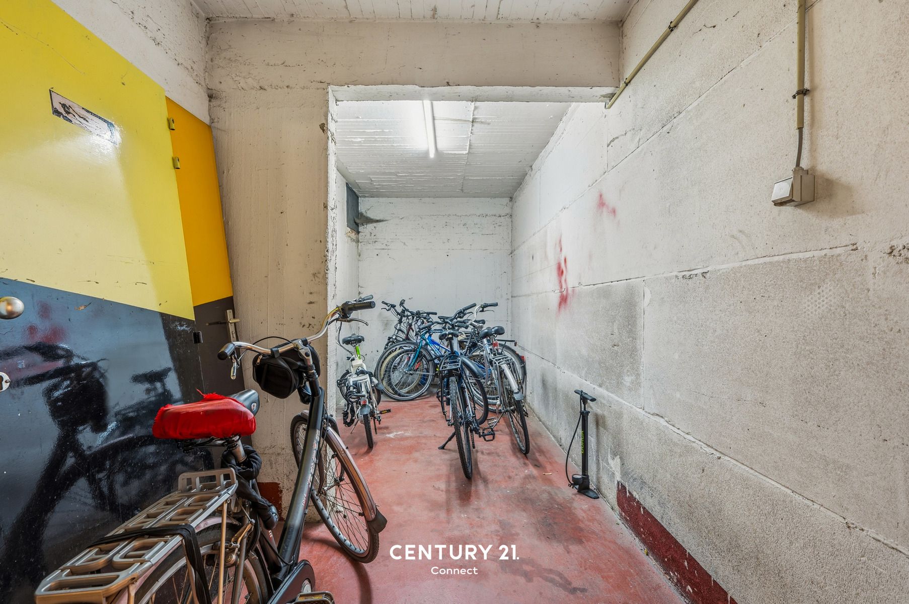 Parkstraat studio, terras, kelderberging en fietsenstalling foto 13