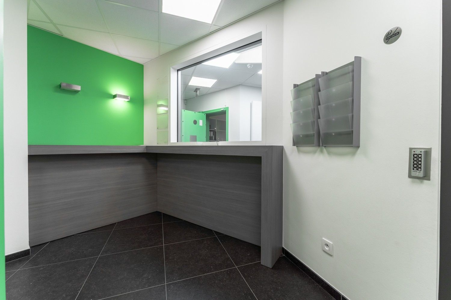 Mooi gerenoveerd handelspand pal in het centrum van Pelt met 7 parkeerplaatsen foto 6