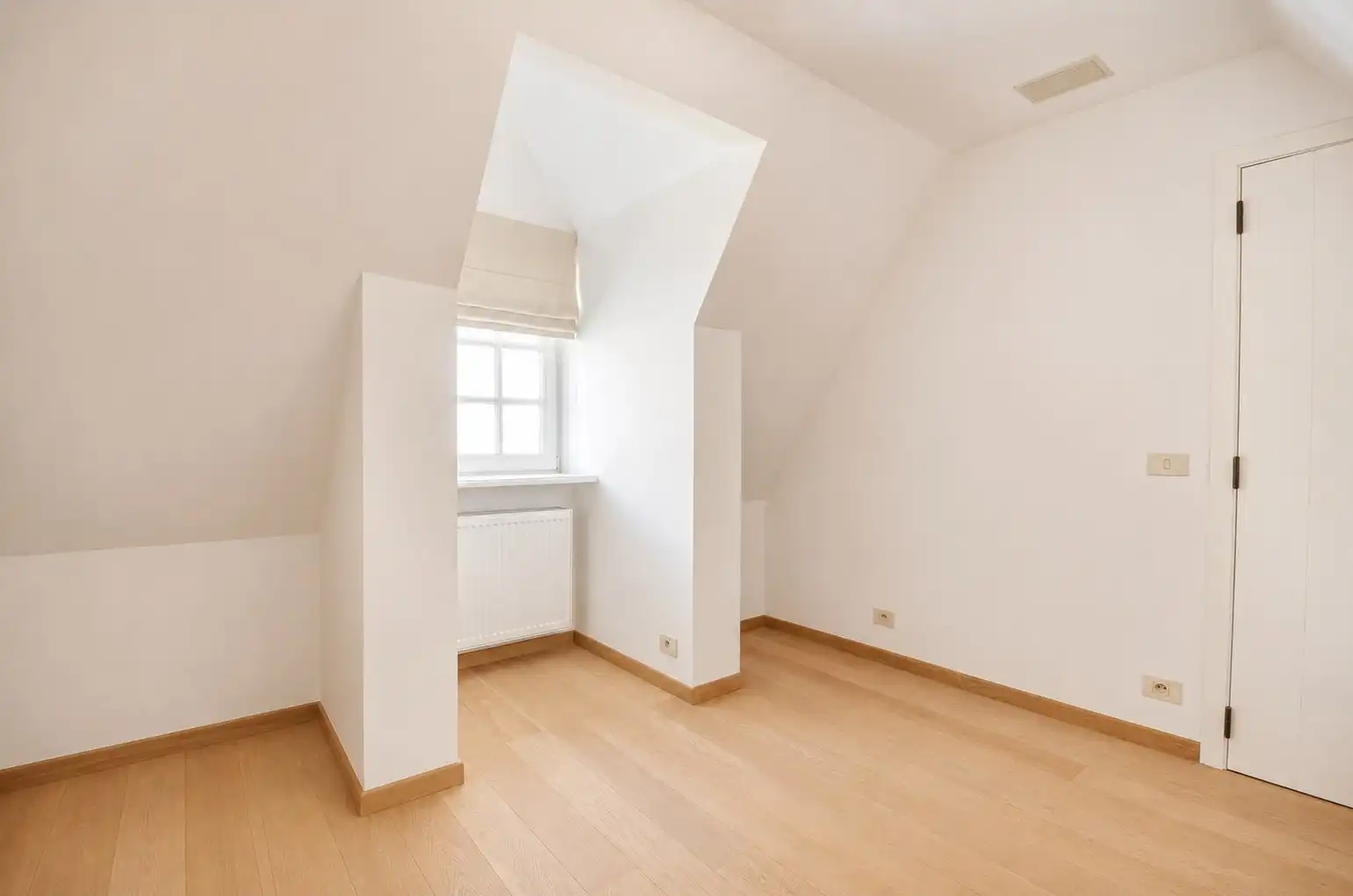 Tijdloze villa met uitzonderlijke vergezichten op een residentiële locatie. foto 36