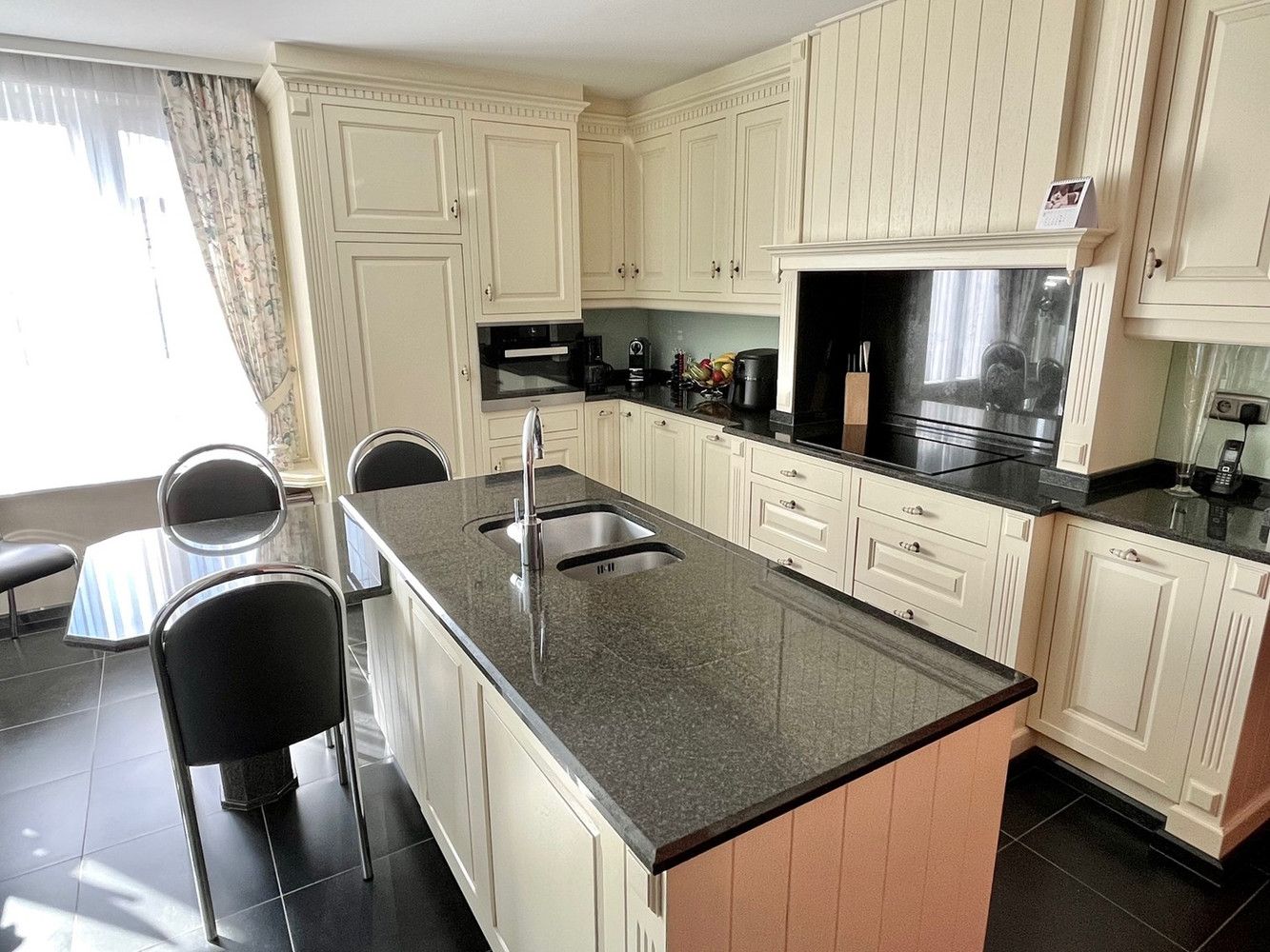 Schitterende woning op 625 M2. foto 8