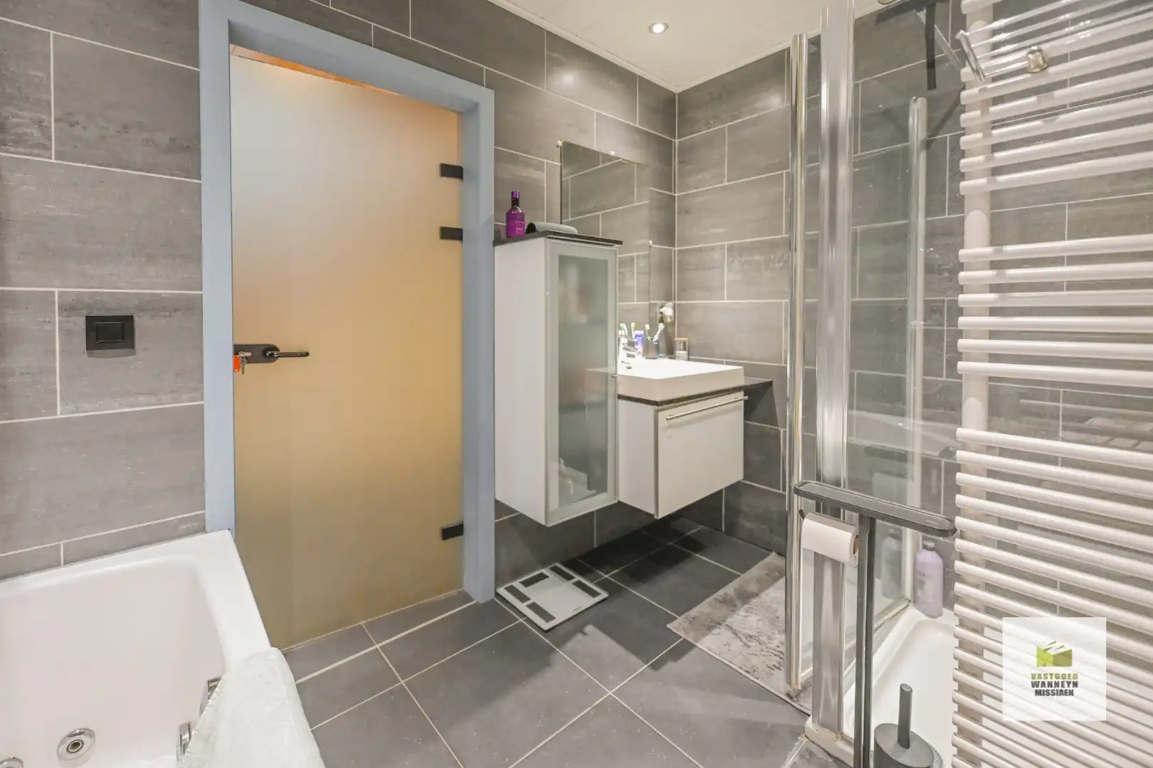 Ruime gezinswoning met tuin, 3 slaapkamers en een grote garage  foto 20