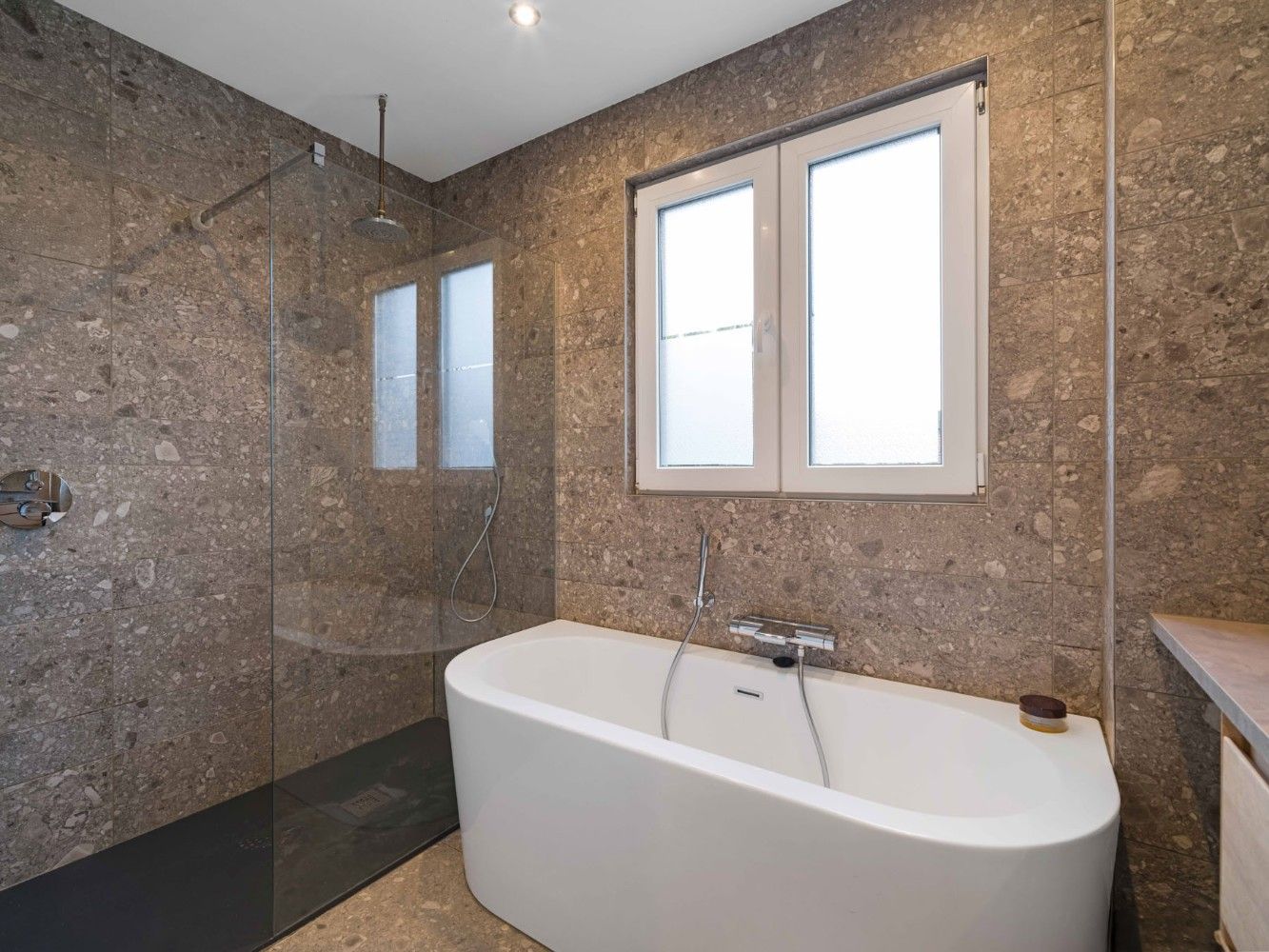 Ruime, instapklare woning met 3 à 4 slpk., inpandige garage en tuin foto 15