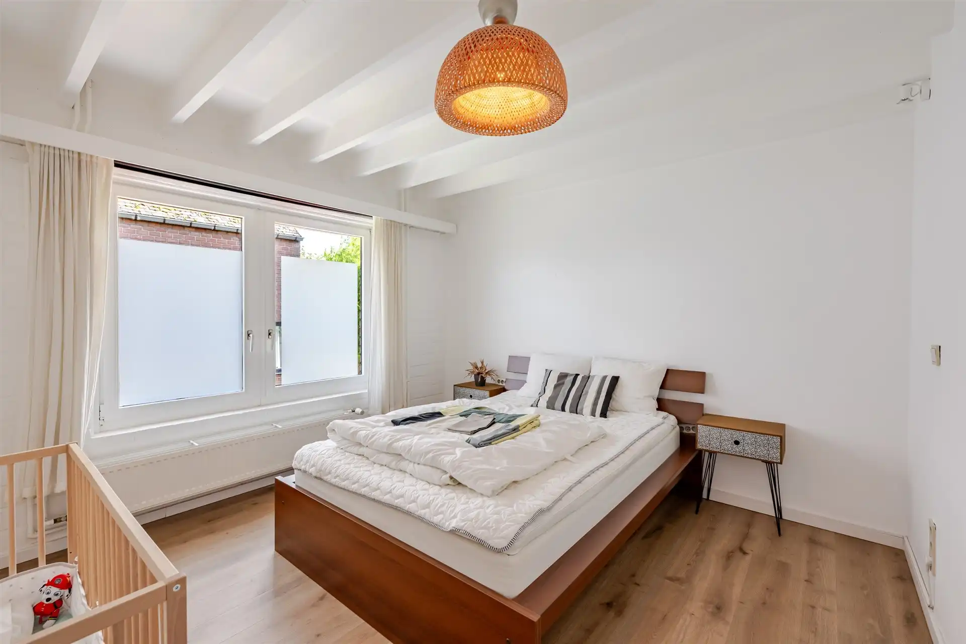 Riante woning met 4 slaapkamers , tuin en praktijk foto 48