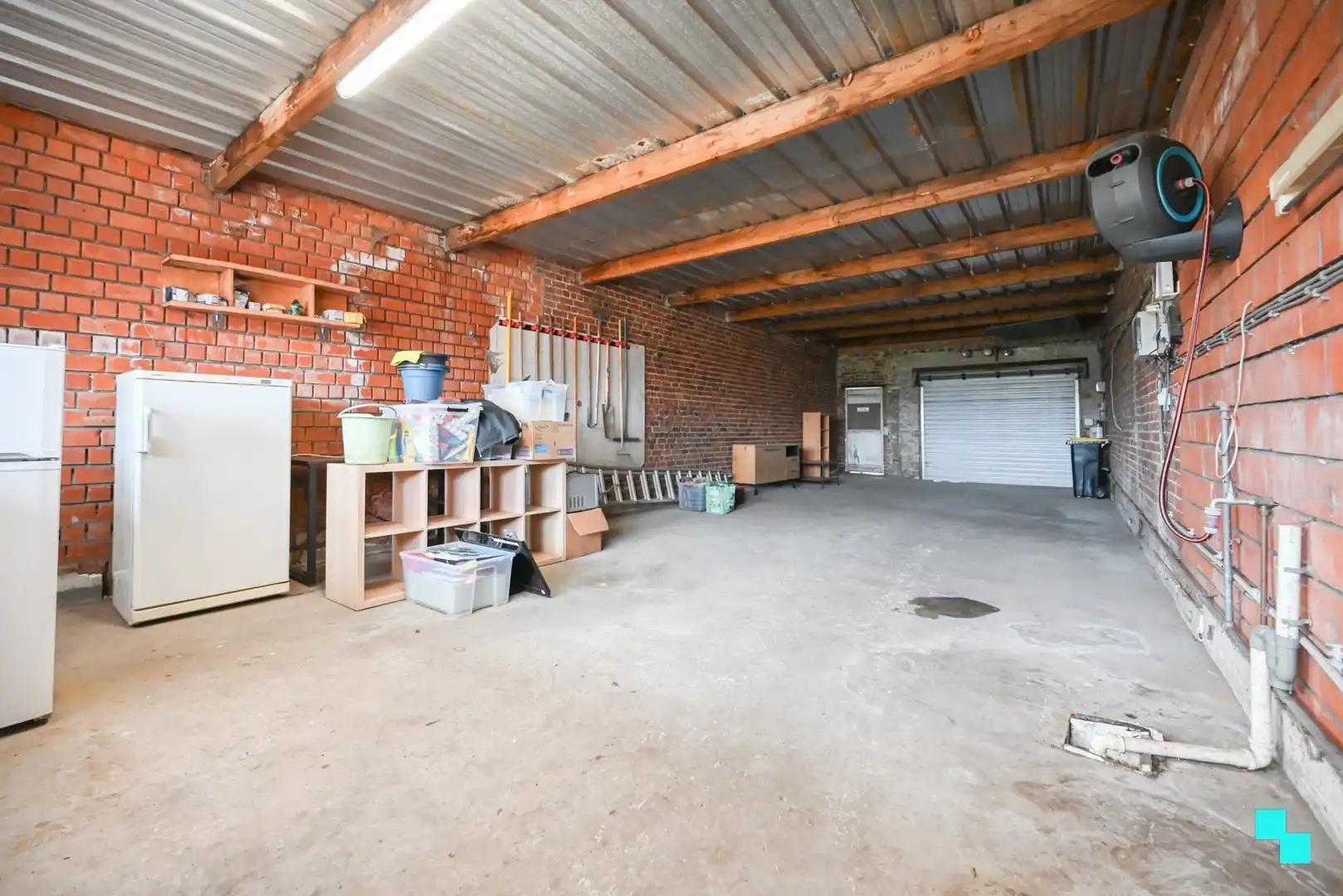 Te renoveren gezinswoning met ruime opslagruimte/garage foto 20