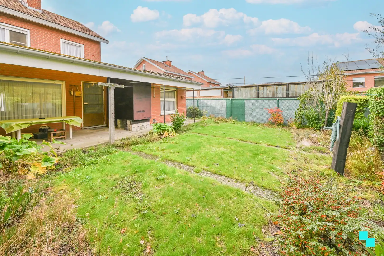 Halfopen woning in doodlopende straat te Sint-Eloois-Winkel foto 3