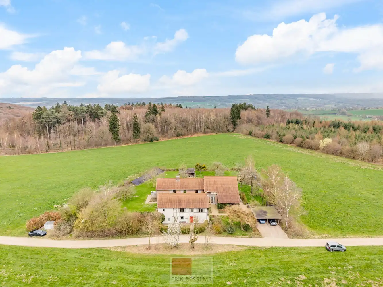 Een zeer karaktervol woonerf van maar liefst 3996 m² met bijzondere uitstraling, bestaande uit een prachtige hoofdwoning (voormalige schuur en stallen) en een charmant vakwerkhuis. foto 76