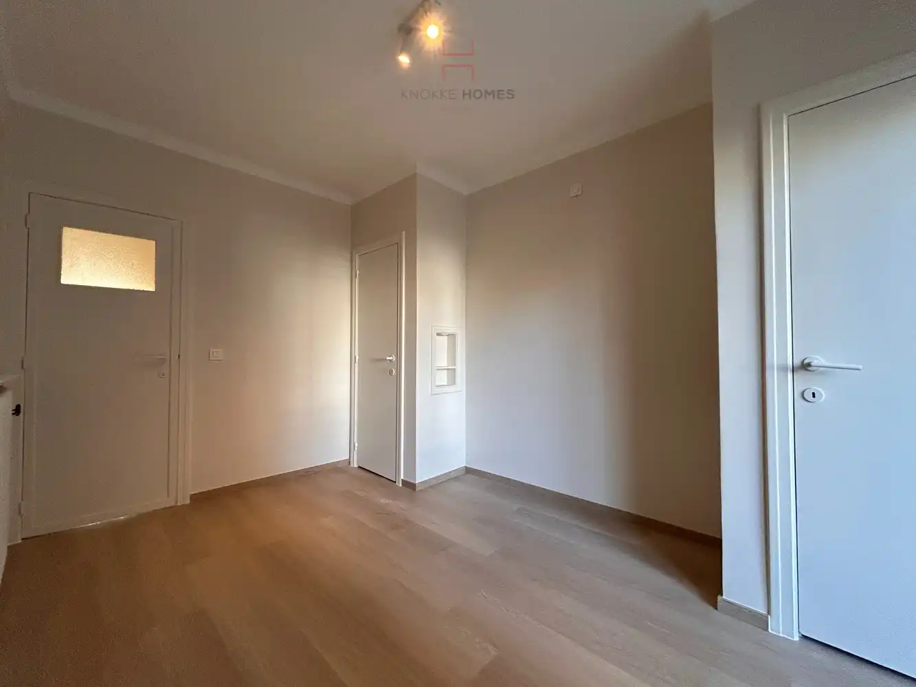 Volledig gerenoveerd twee slaapkamer appartement met zijdelings zeezicht foto 11