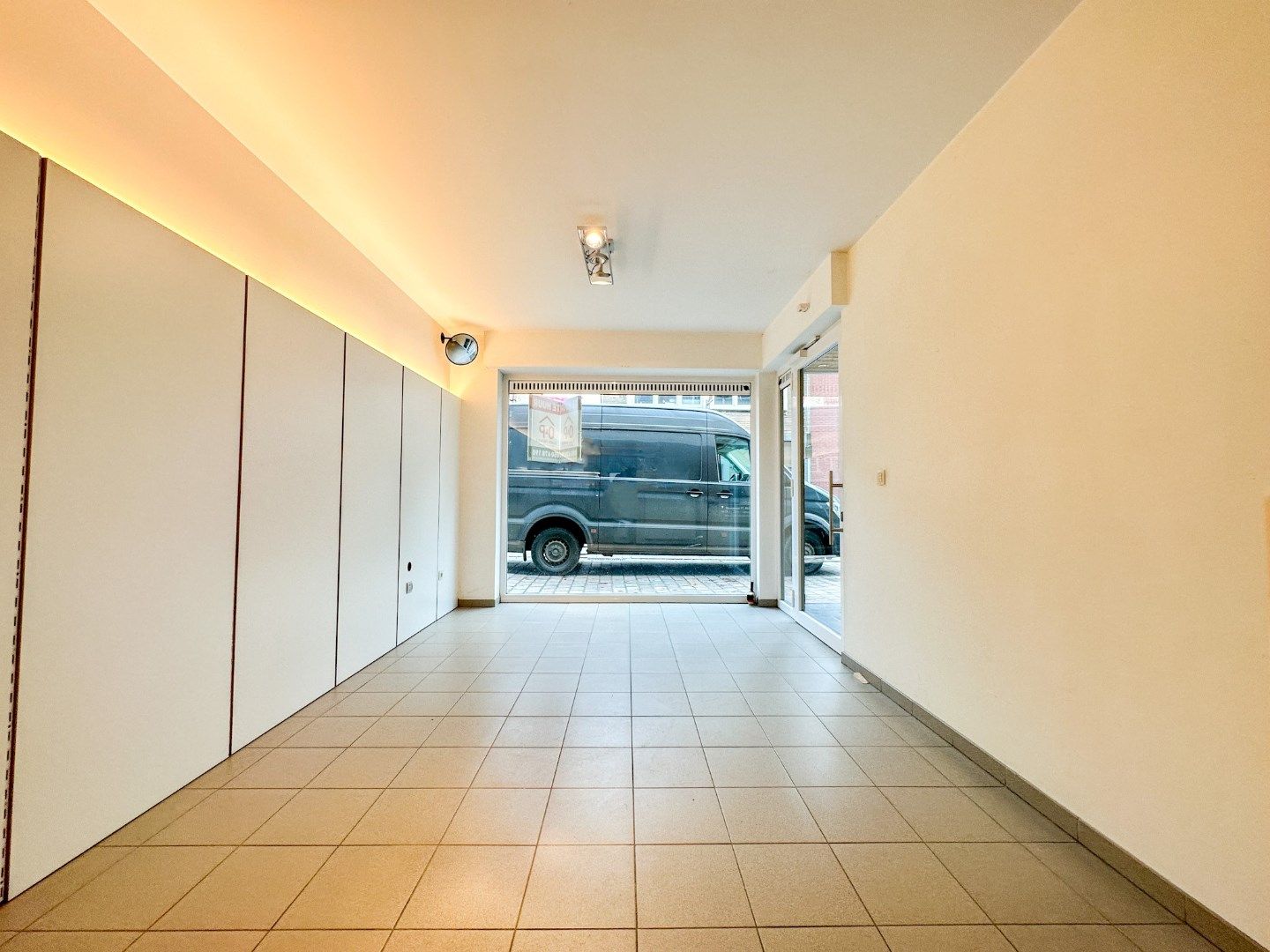 Instapklare handelsruimte voor winkel of kantoor, centrum Torhout foto 7