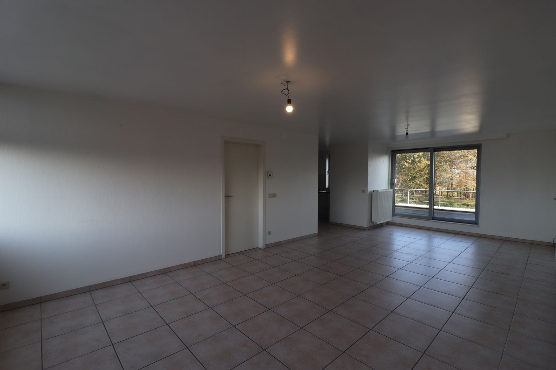 Een ruim appartement van 148m² met terras en 2 autostaanplaatsen. foto 3