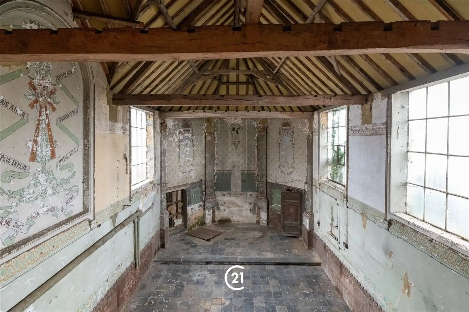 Uitzonderlijk renovatieproject met authentieke kapel! foto 3