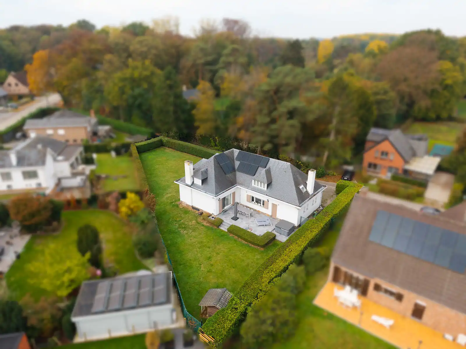 Rustig en groen gelegen statige, instapklare villa foto 39