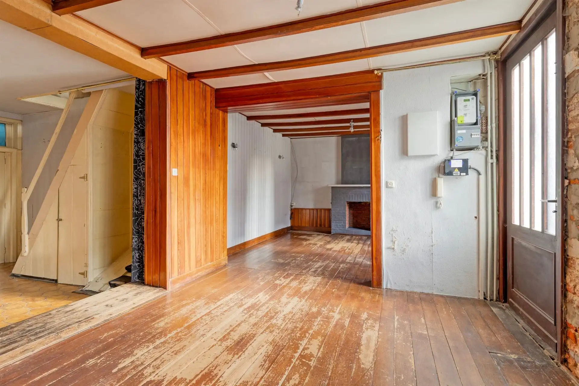 Te renoveren woning met veel potentieel foto 7