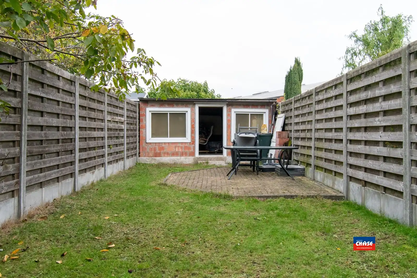 Instapklare woning met 2 tot 3 slaapkamers en mooie tuin foto 2