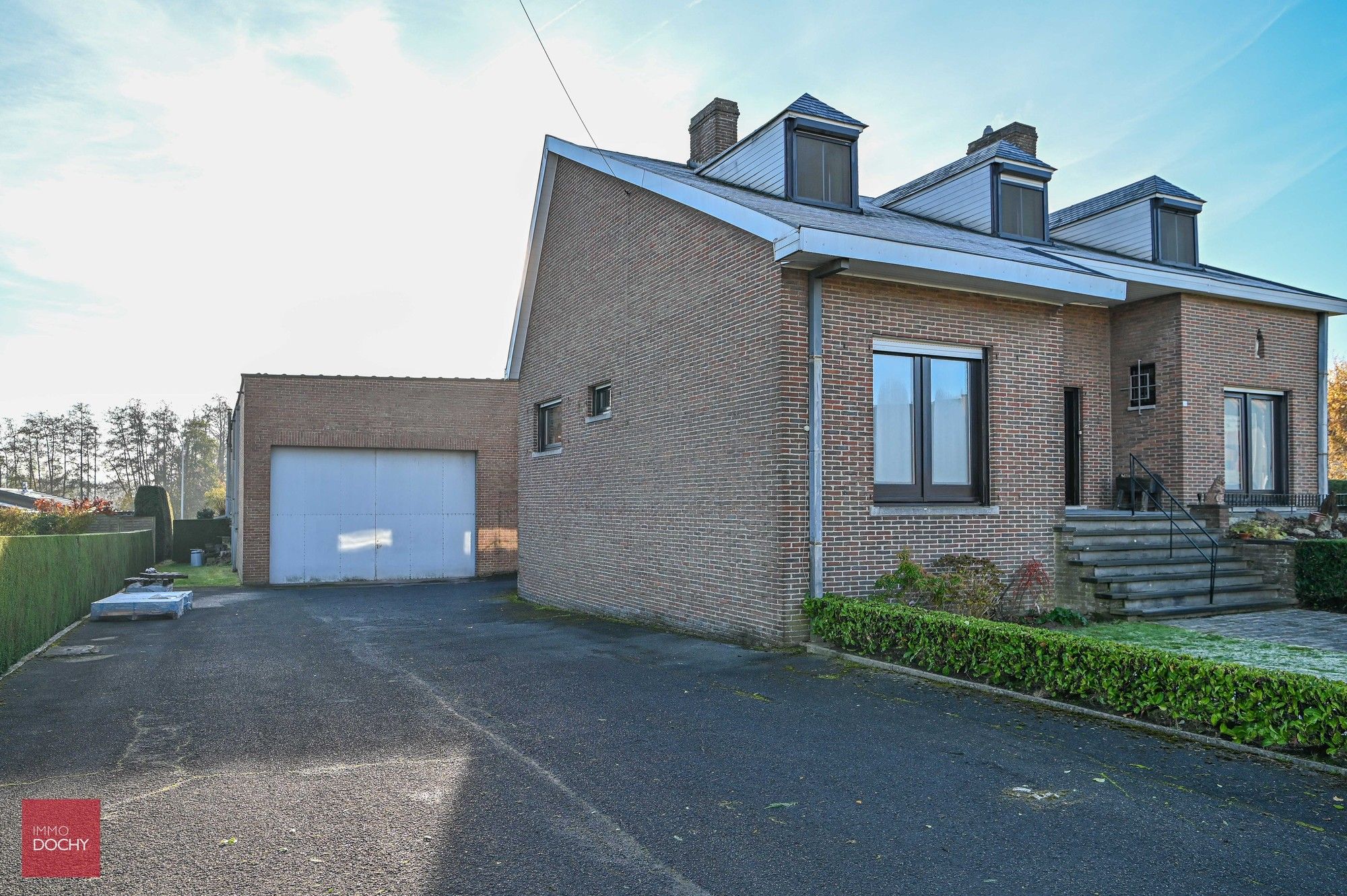Alleenstaande woning met ruim magazijn (575m²) foto 5